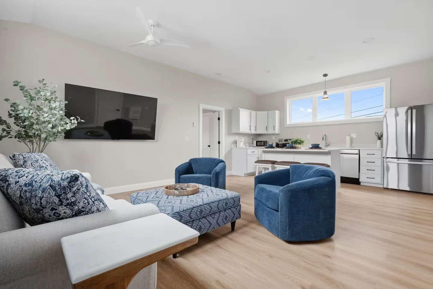 Apartment, 7 minutes from Colby College, Waterville, ME.- Sleeps 5 - 1 Bedroom - 3 Beds - 1 Bath