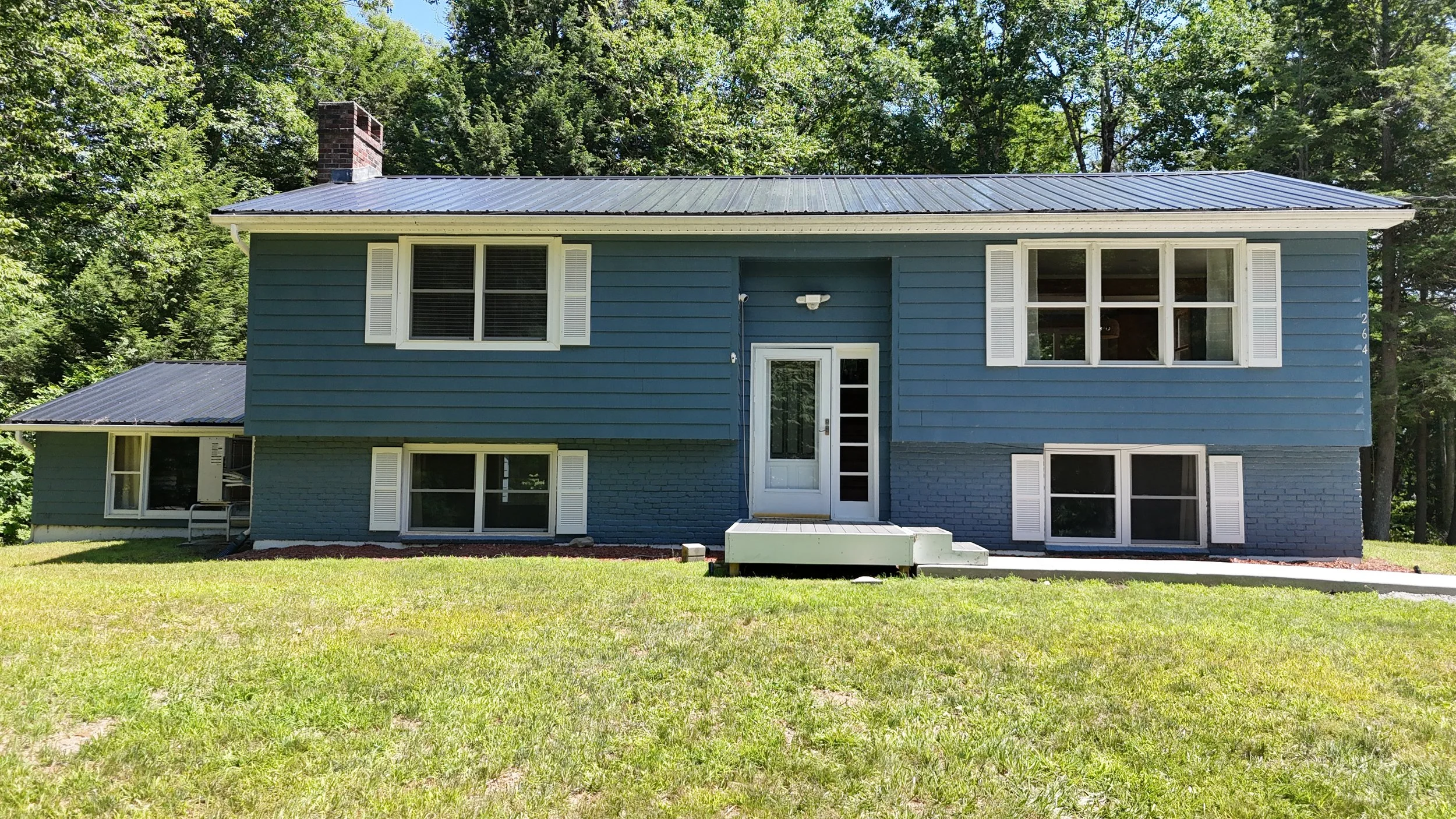 Cozy Retreat, West Gardiner, ME. - Sleeps 12- 4 Beds - 2 Baths