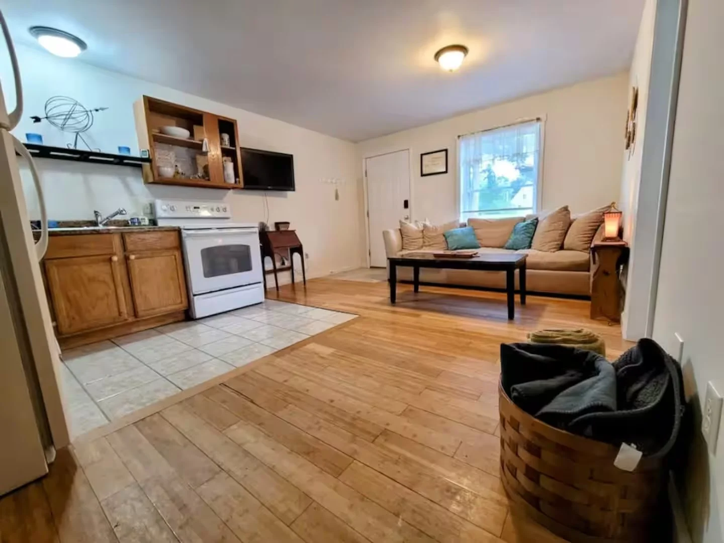 Spacious 2 Bedroom Duplex - Farmington, ME - Sleeps 4