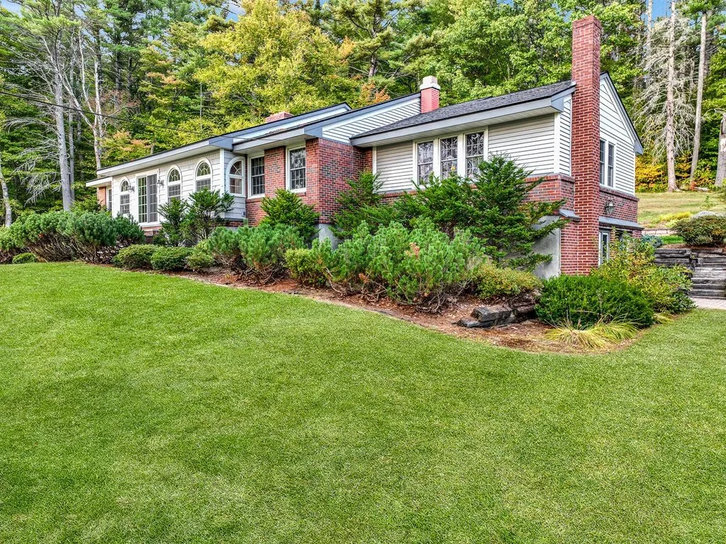 The Riverside Retreat, Rumford, ME. -Sleeps 14-4 Beds - 2 Baths