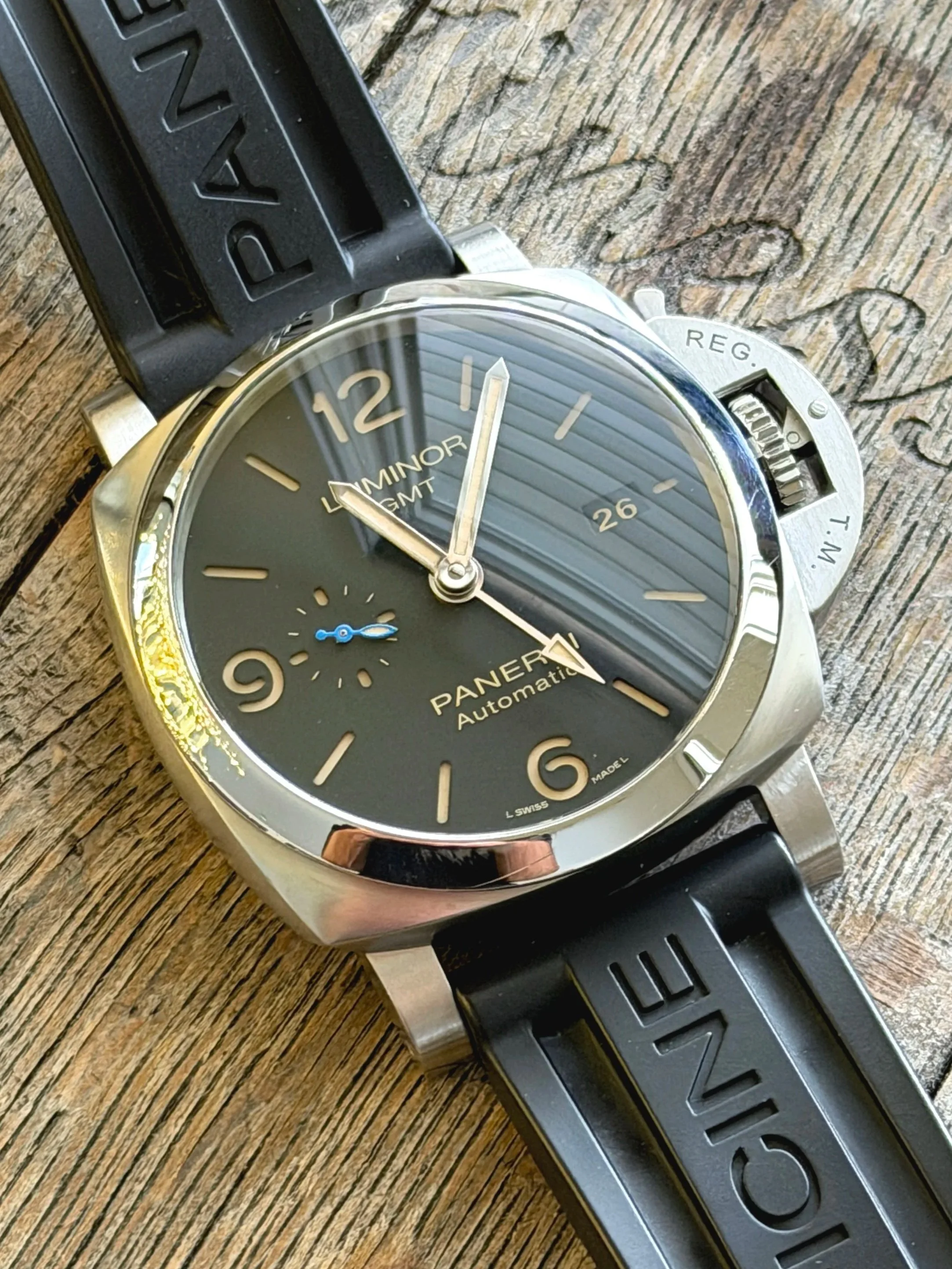 Panerai Luminor 1950 3 Days GMT PAM01320, 44mm stainless steel case with black sandwich dial and signature crown guard