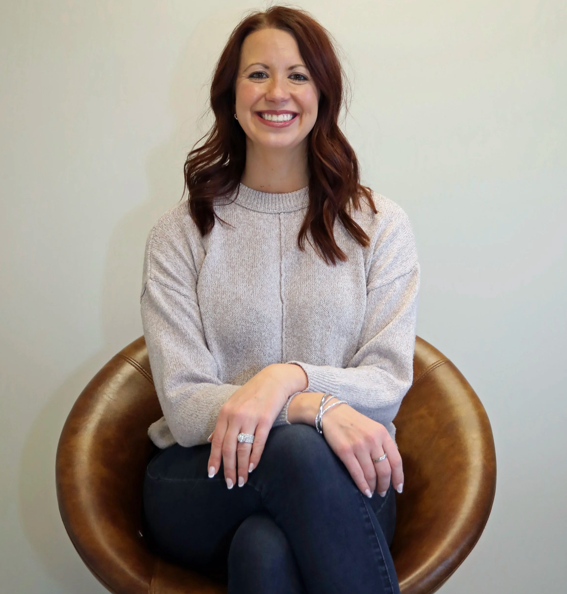 Samantha Avis, LPCC, EMDR-Certified therapist of Avis Lehn Counseling & Consulting helps those dealing with trauma, anxiety, depression, life-transitions.