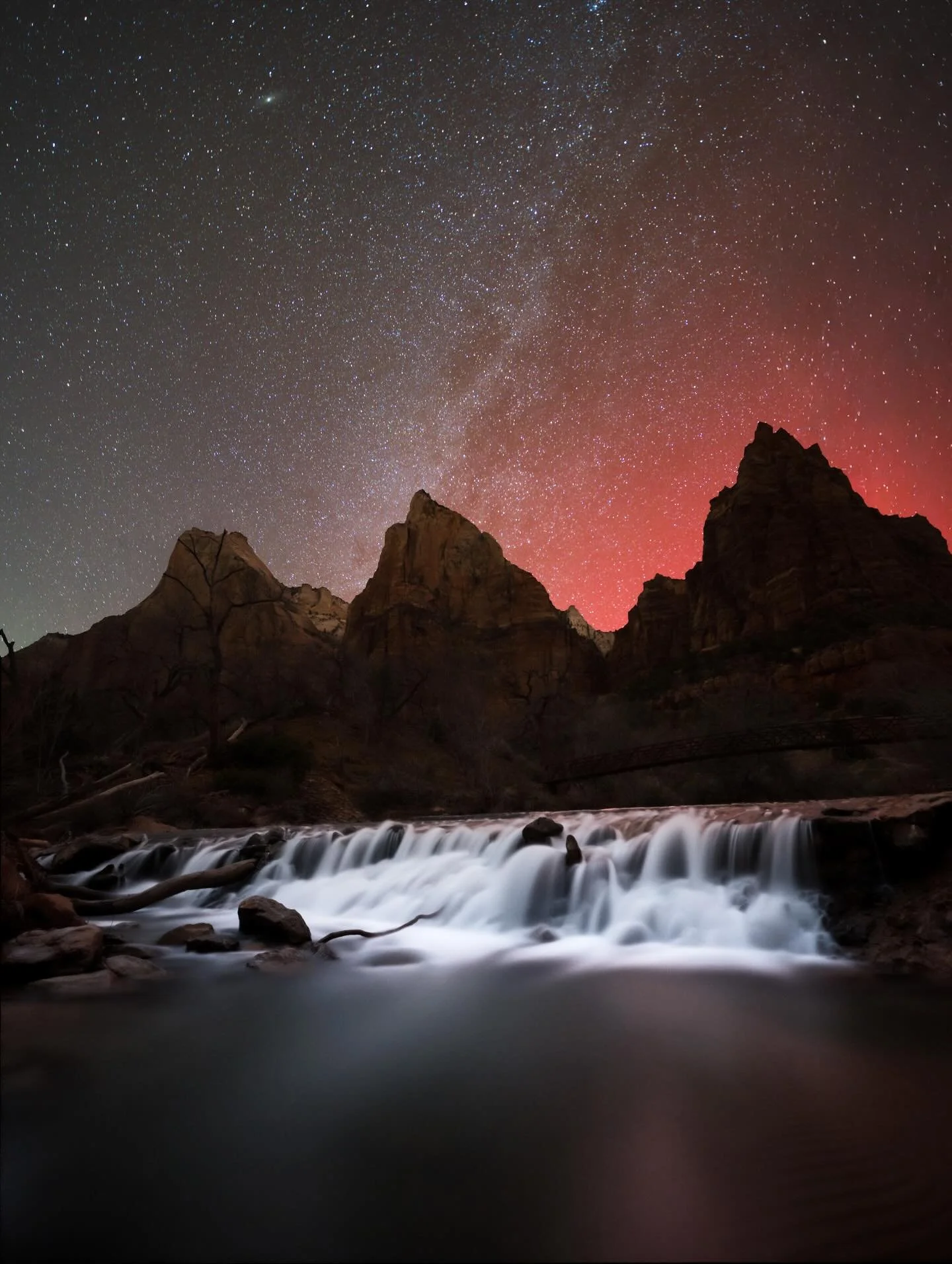 The first of many from this nights shoot. The colors of the Aurora definitely inspired me last time and I was so excited to hear that there was another geomagnetic storm. It&rsquo;s my 6th time in Zion so far this month&hellip; 😂 I&rsquo;m glad I ge