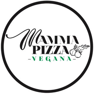 Logotipo de Mamá Pizza Vegana, con un diseño circular y una pizza en la parte derecha del texto.
