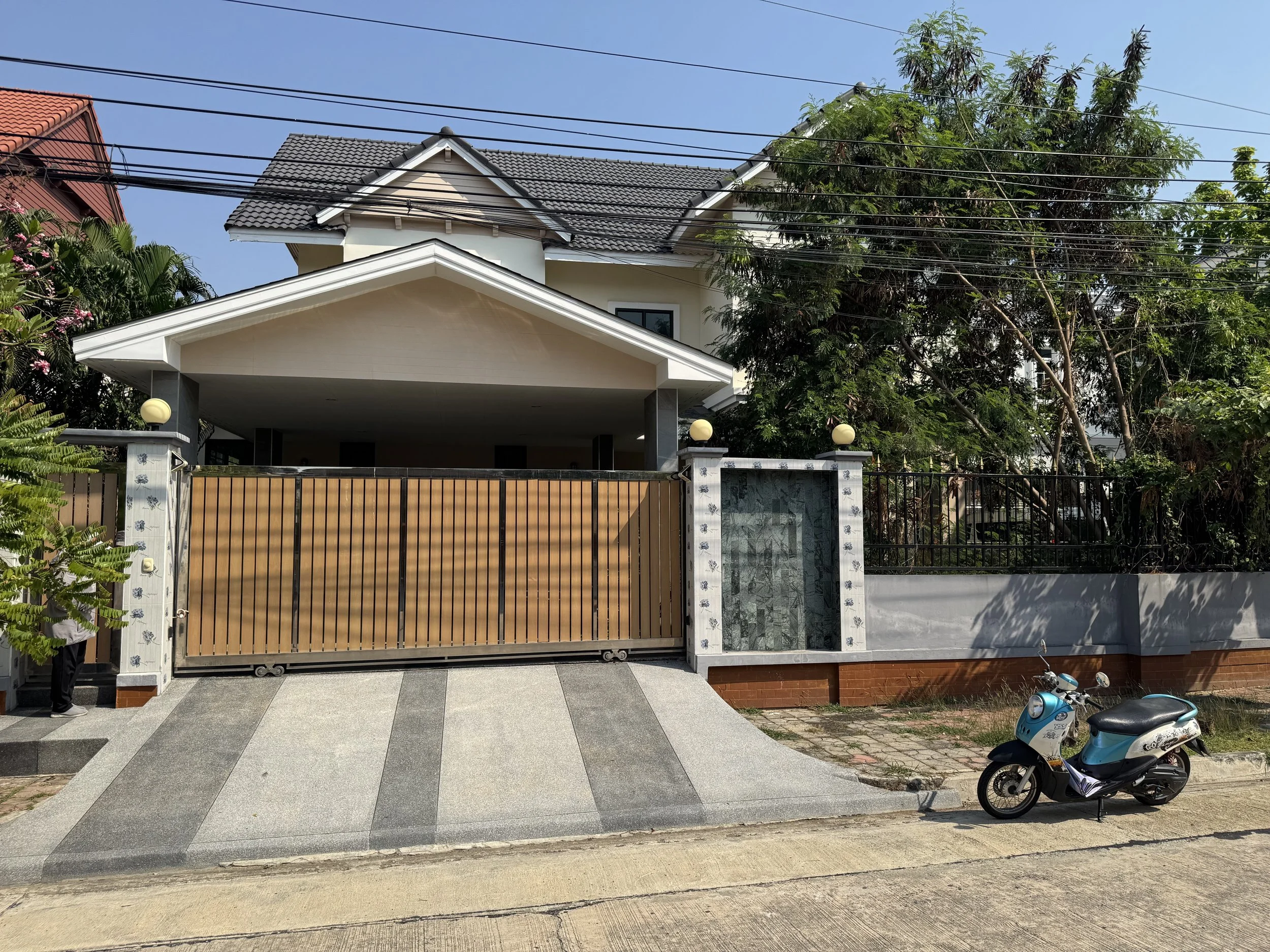 94sq wah Wararom Lakeview (THB9.5m) 
5 Bedrooms | 4 Bathrooms | 2 Carpark