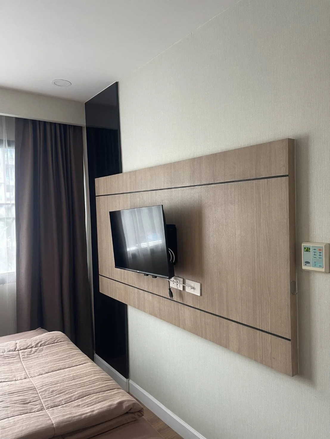 Bedroom TV.JPG