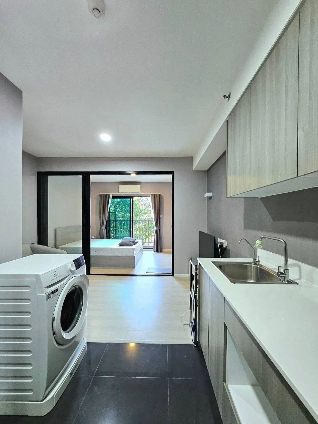 28sqm A-Space MegaBangna Studio (9,500thb per month)