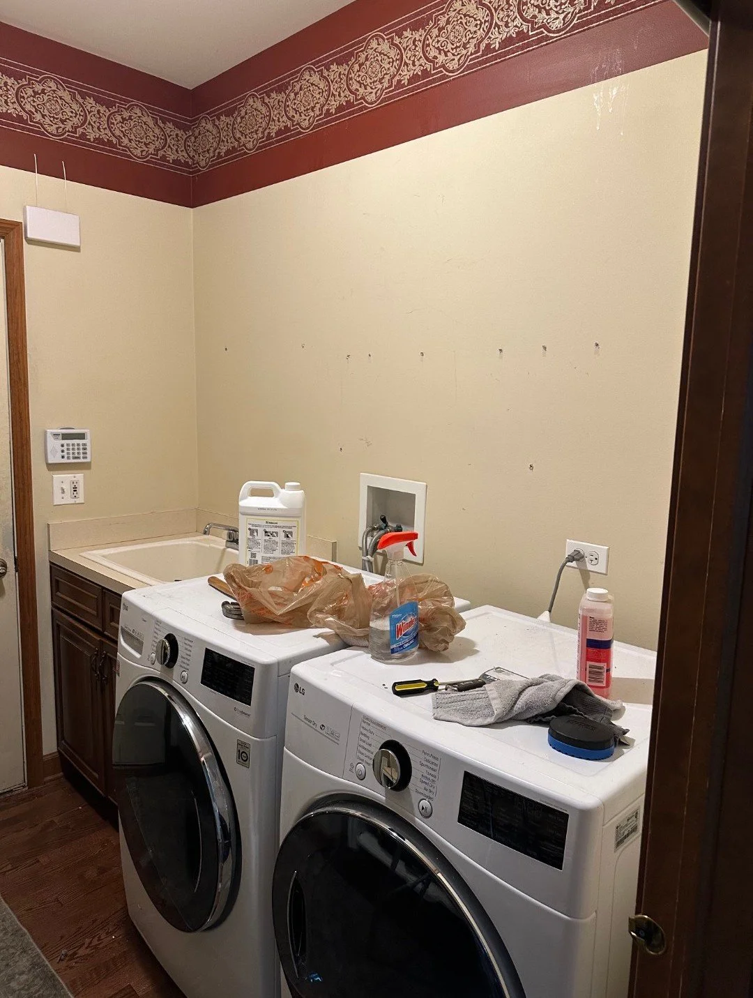 Laundry room before 2