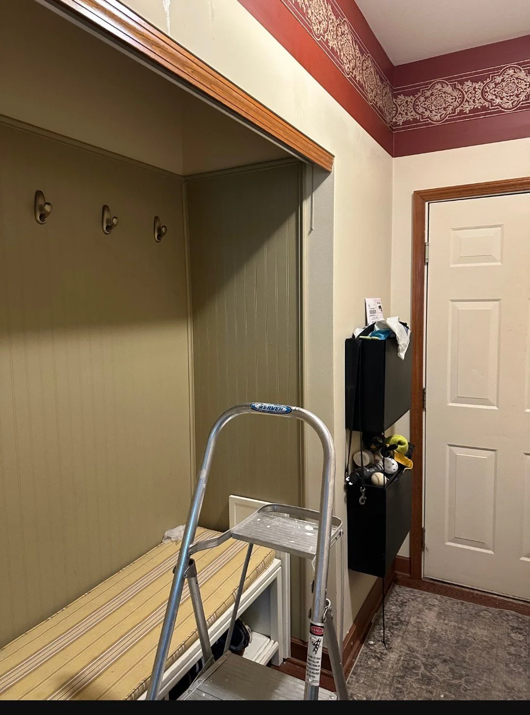 Laundry room before 4