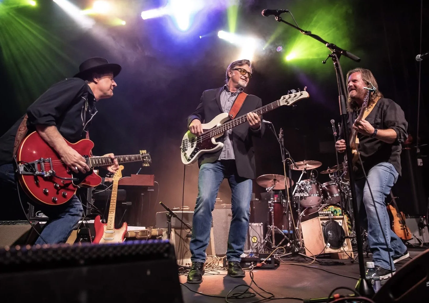 Bass guitar player Dave Nielsen - live