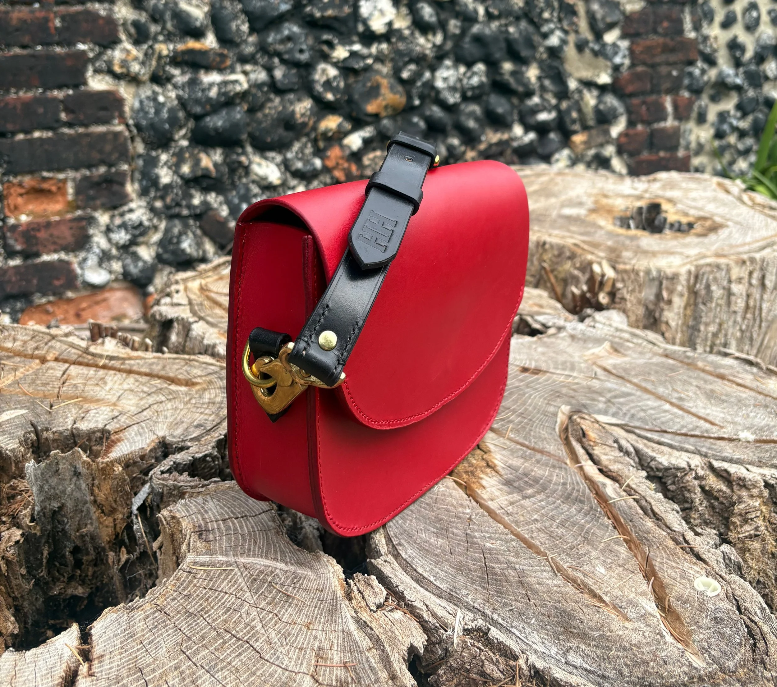 How to Care for a Leather Bag: A Complete Guide