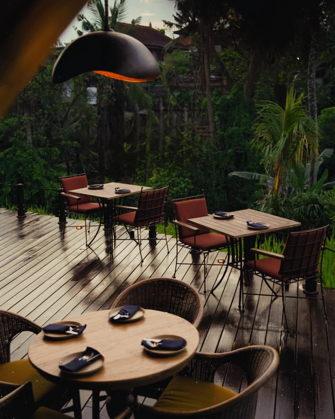 Soft Iights, fresh air, and the beats of nature in the background. Juna hits all the senses.