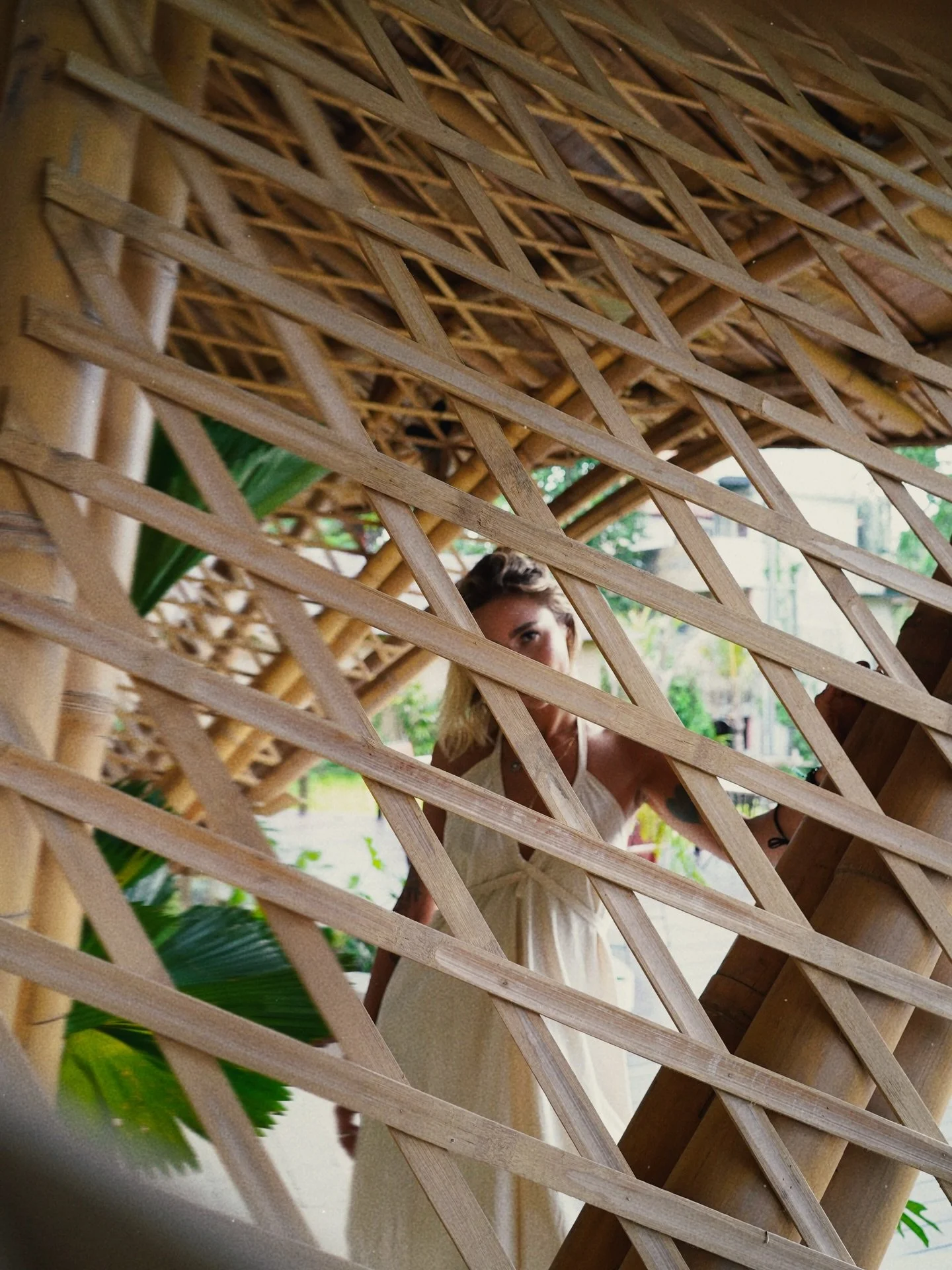 Our &lsquo;Gridshell&rsquo; is more than just aesthetic - it&rsquo;s a function of active bending strips of bamboo to support our structure. 

Designing in unison with mother nature, blending seamlessly into our surroundings. 

@pablolunastudio