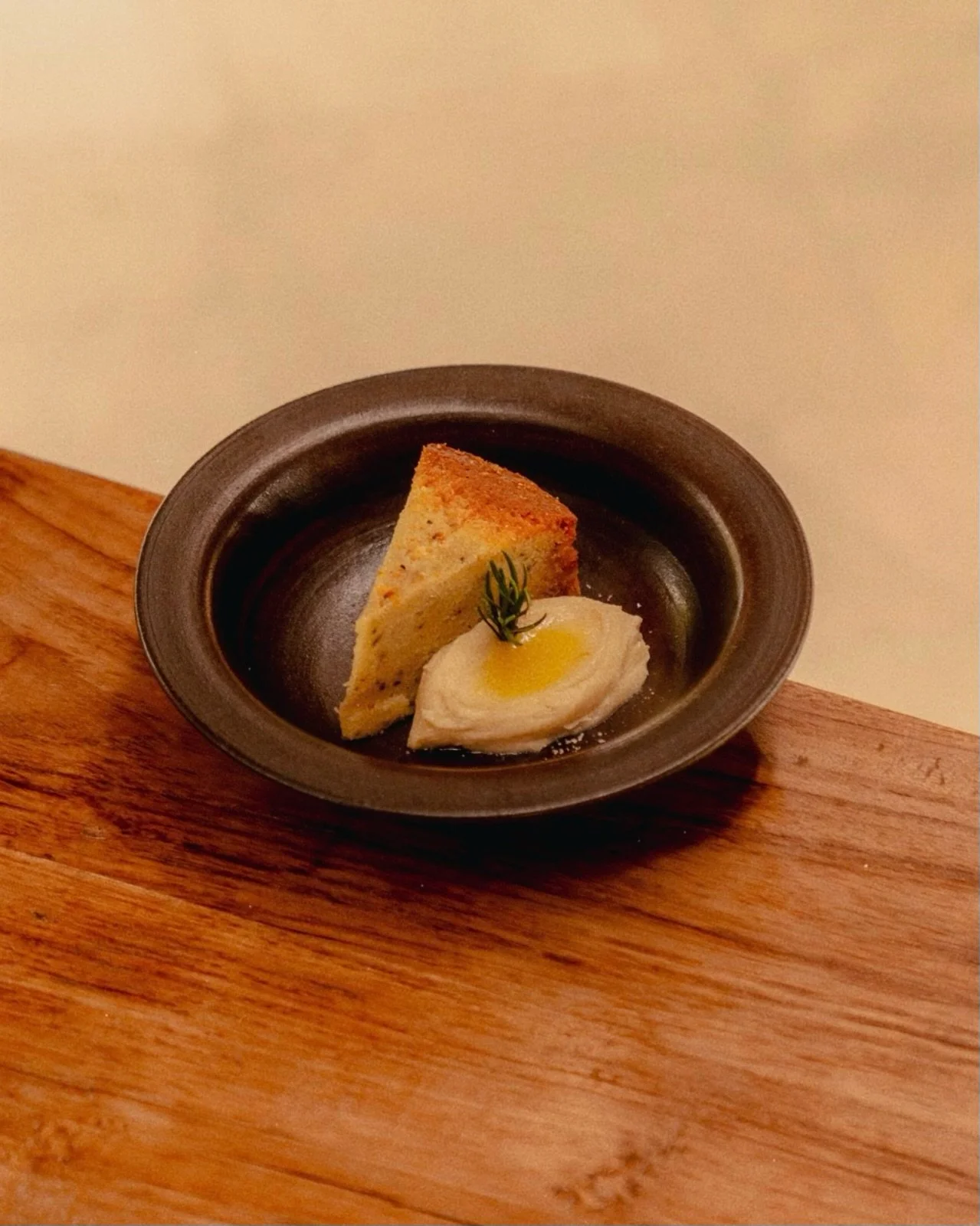 Inspired by the great Nancy Silverton, this olive oil cake is served warm, with a side of tahini buttercream that melts through each bite, creating the ideal day time indulgence atop our own rice terraces

Comfort Food | Asian Rhythm