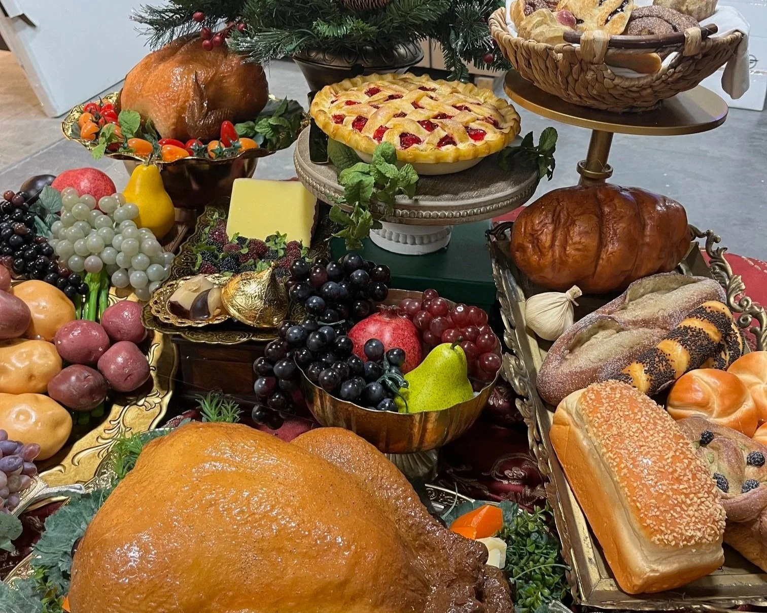 Christmas Carol table dressing (HCT).