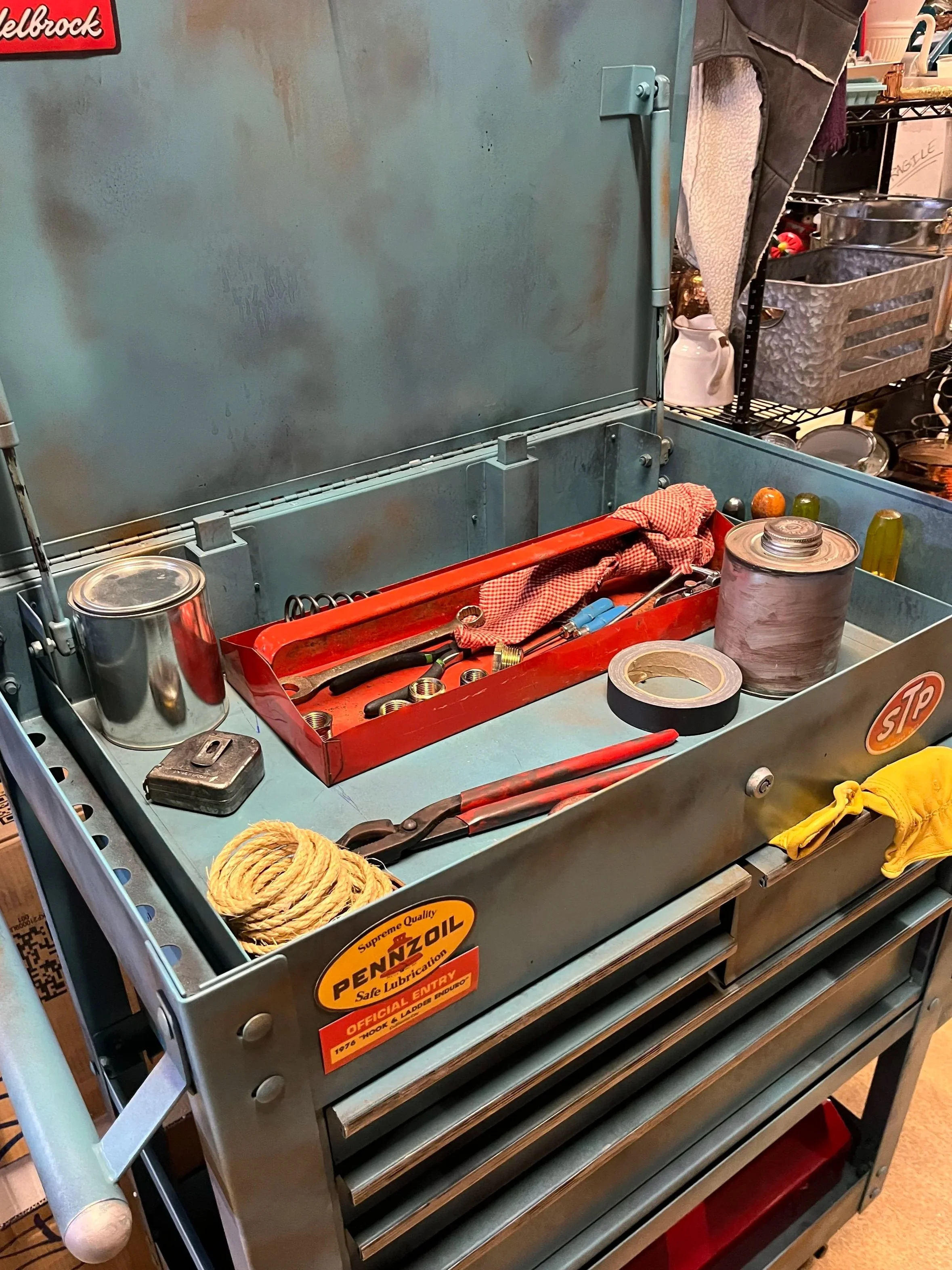 Footloose dressing (HCT).