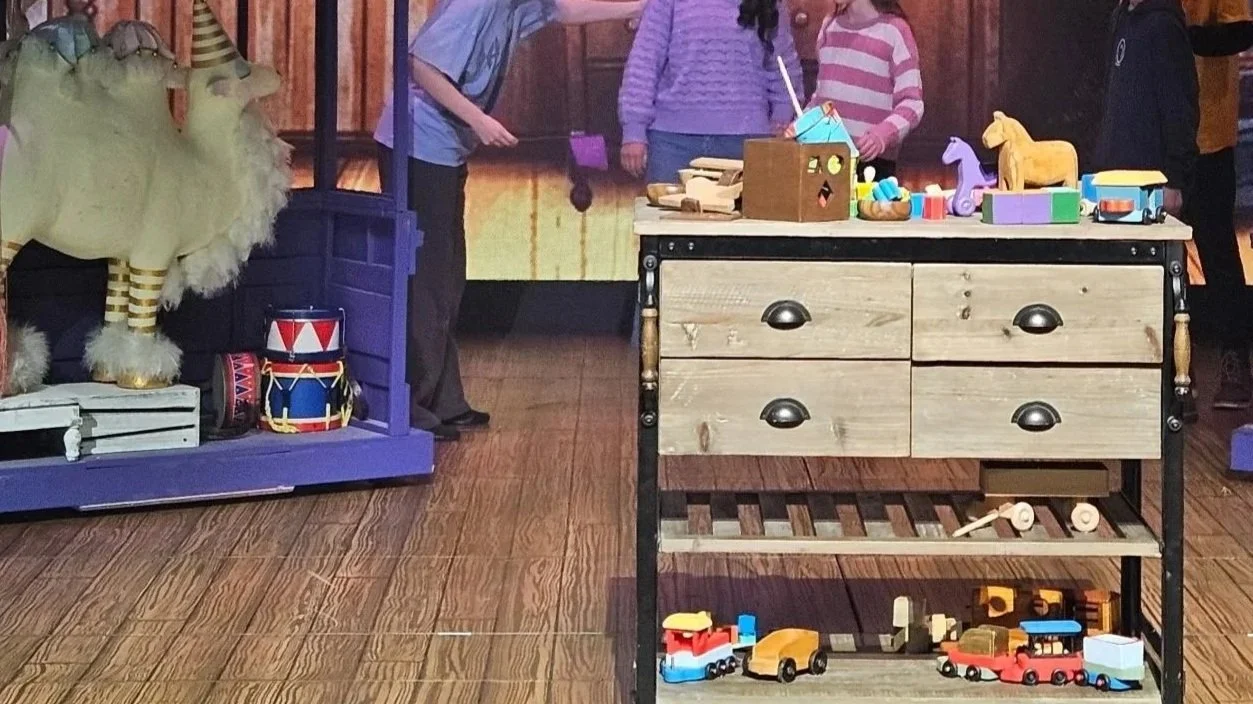 Chitty Chitty Bang Bang Jr. dressing (HCT).