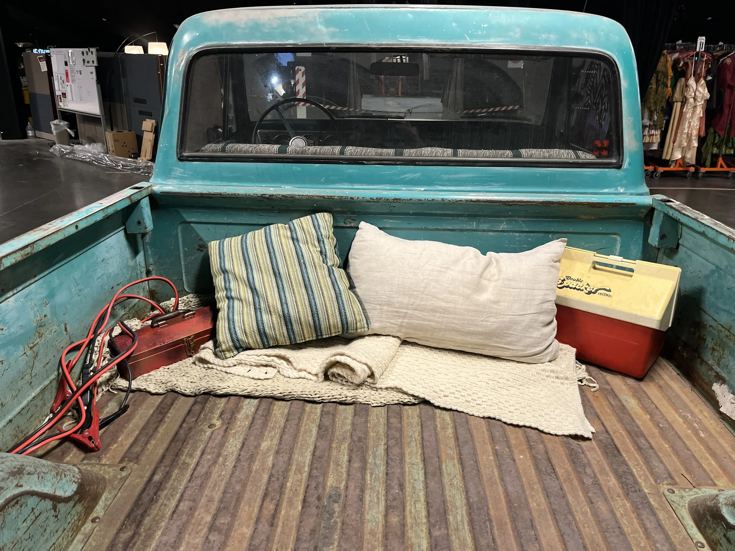 Footloose dressing (HCT).