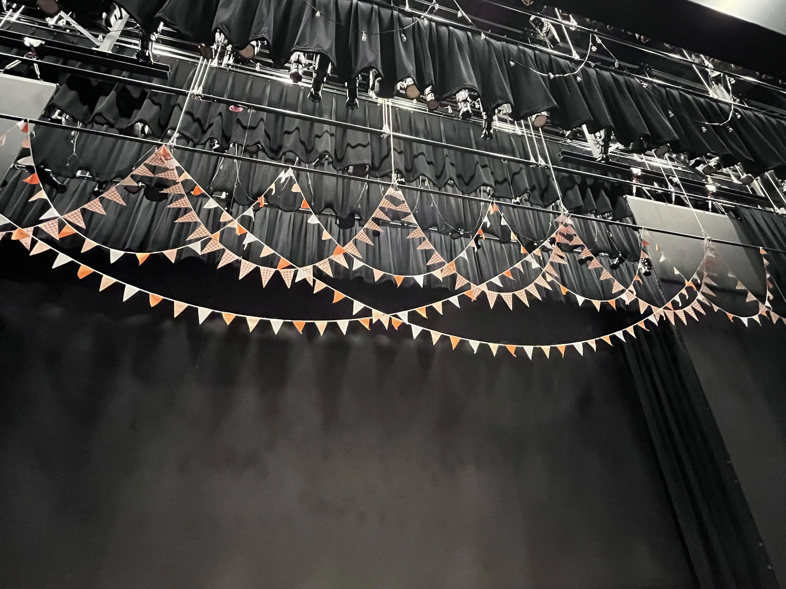 Chitty Chitty Bang Bang Jr. dressing (HCT).