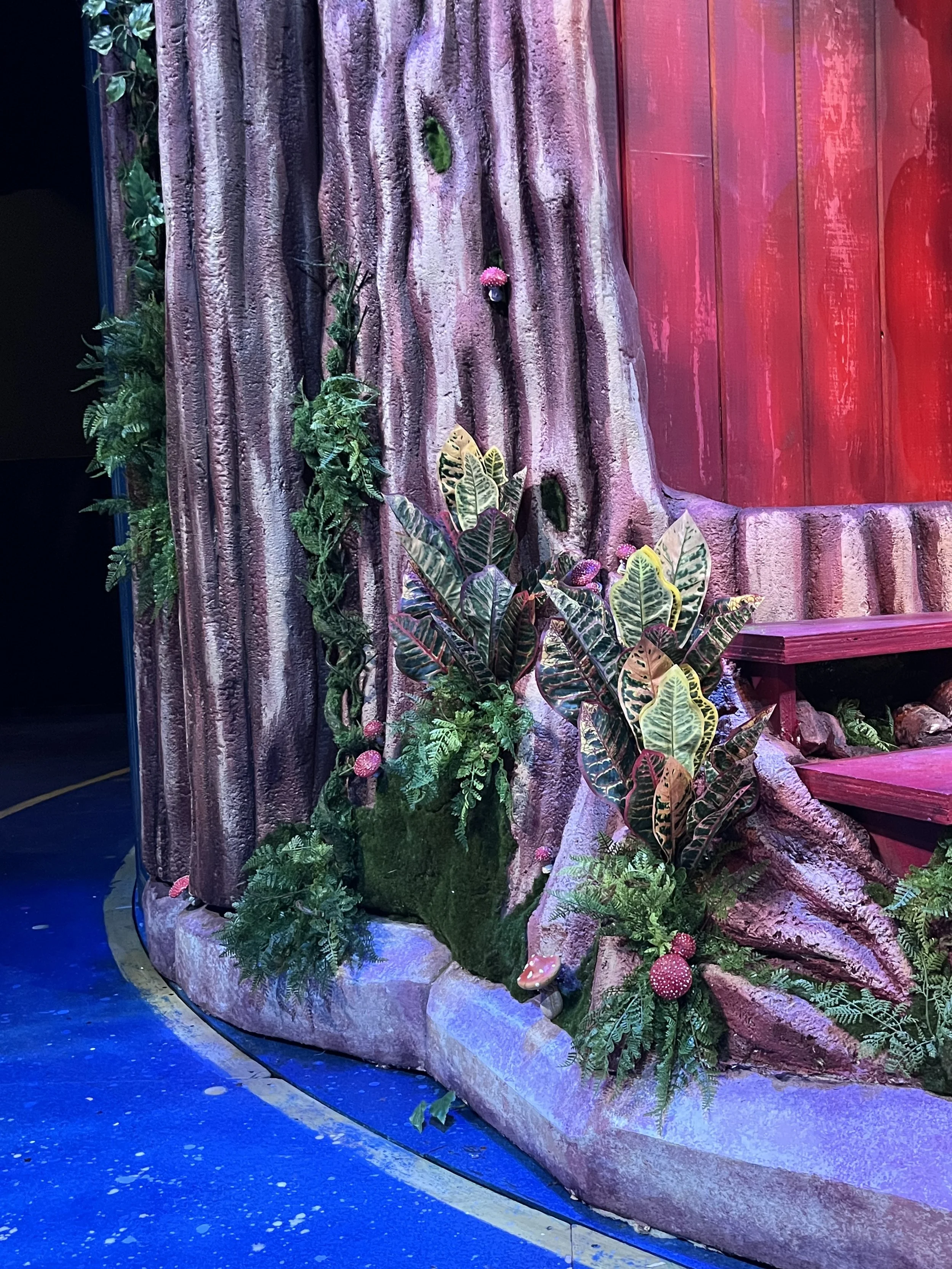 Forest dressing. Peter Pan Goes Wrong (HCT).