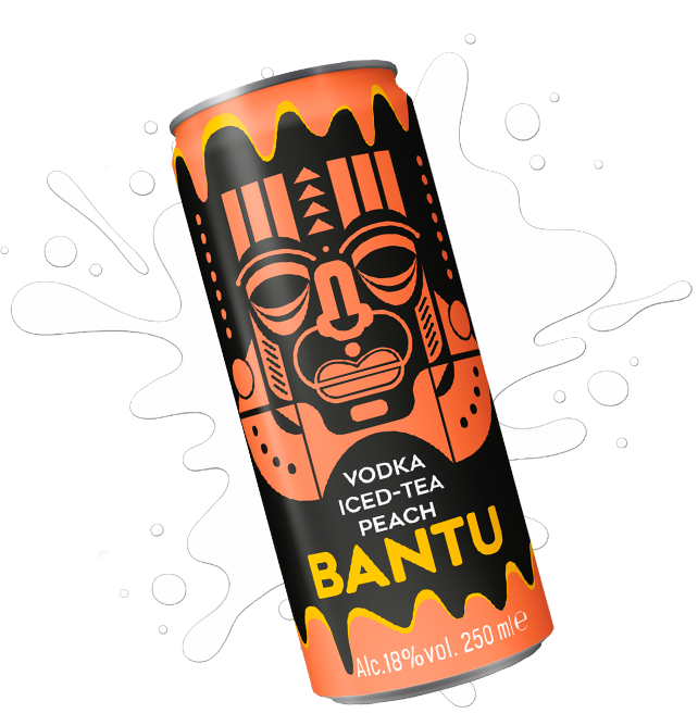 Canette de vodka saveur pêche Bantu, avec illustration de masque tribal, entourée de coulures de blanc et d'autres éclaboussures de peinture.