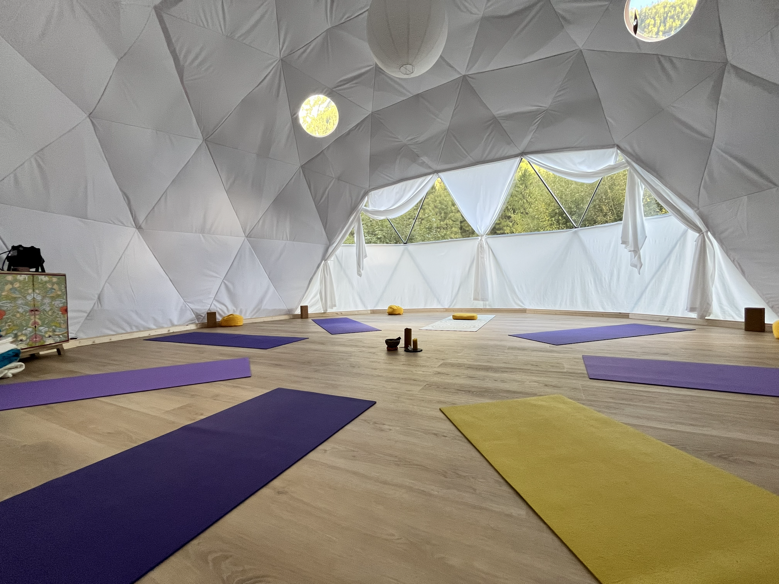 dome innen yoga.png