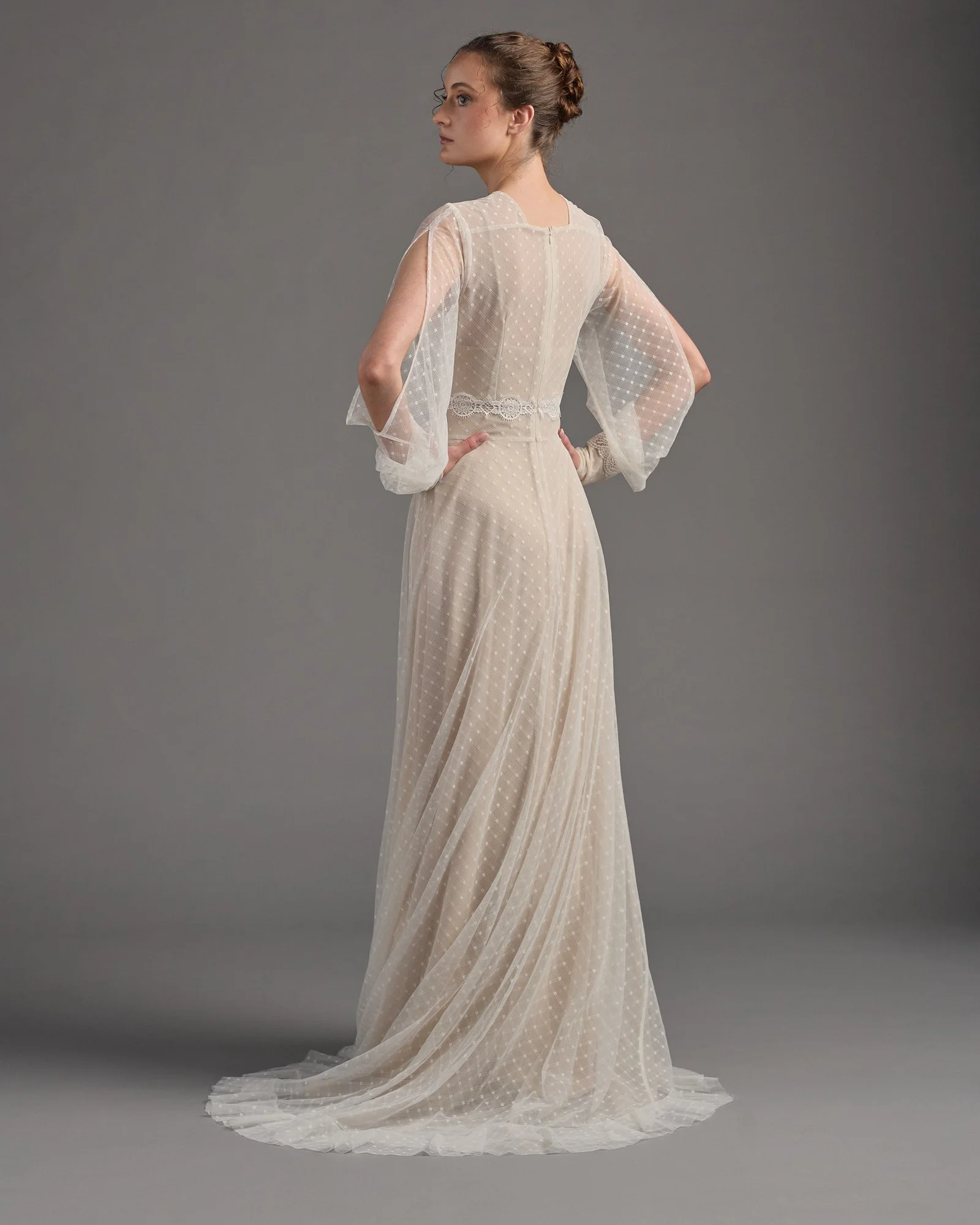 Mist - train and sleeve detail