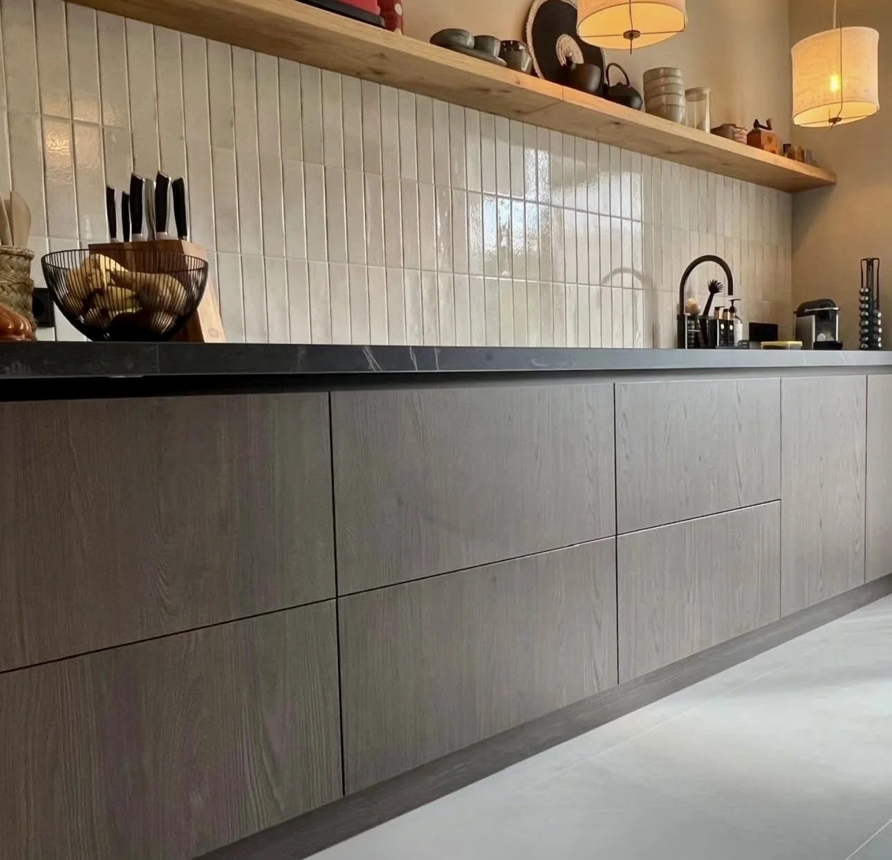 Nieuwe keuken geplaatst tijdens totaalrenovatie door Het Bouw Atelier.