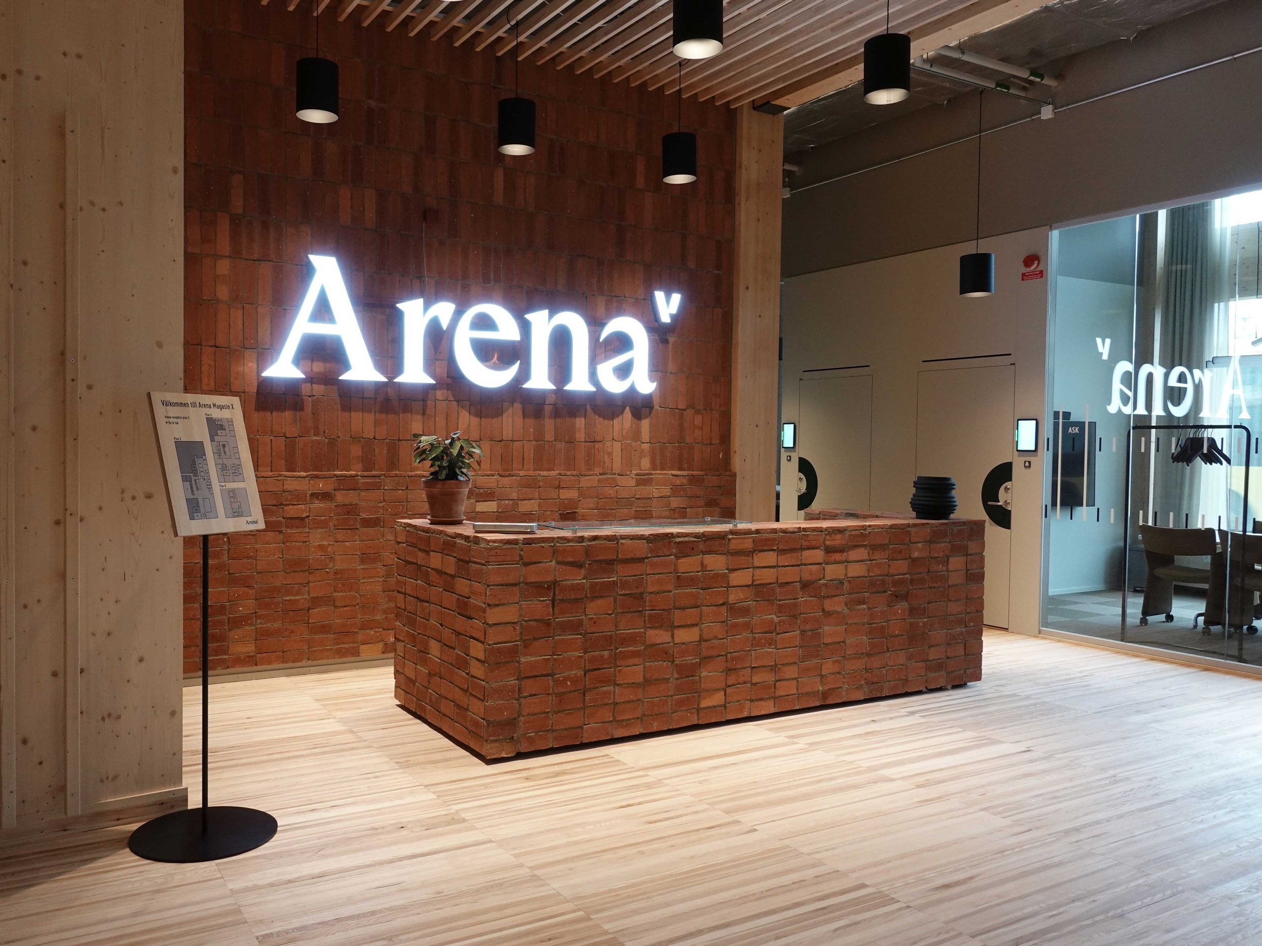 Arena Magasin X - Reception - kontormiljö - tegel.jpg
