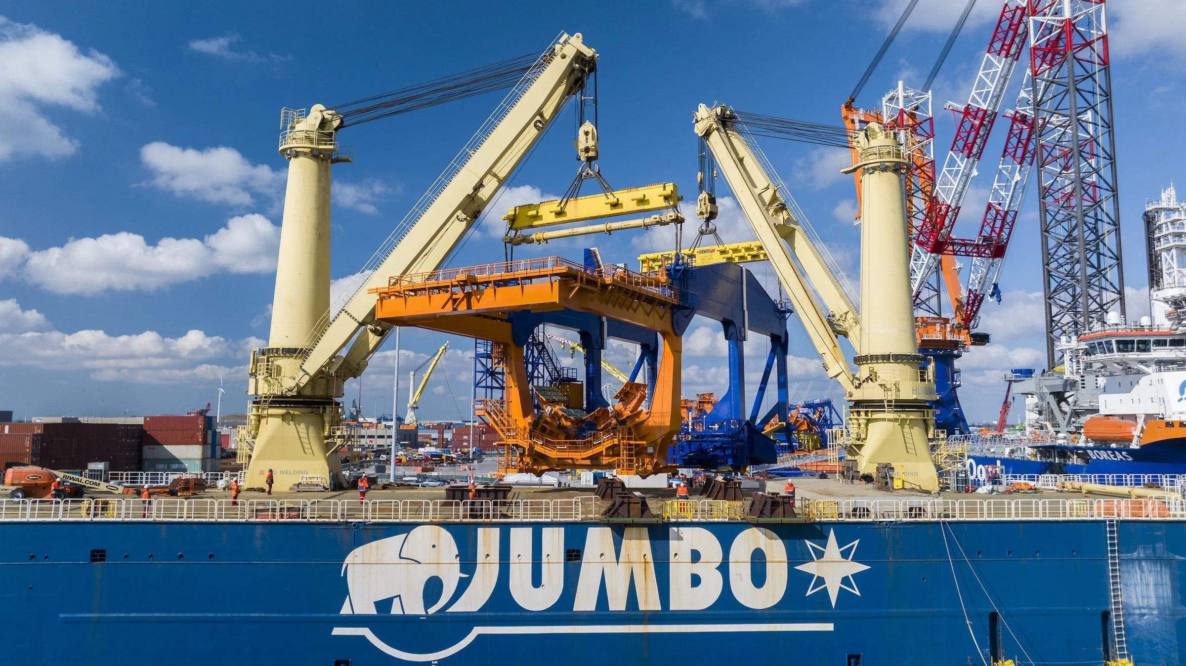 jumbo-maritime-jubilee-offloading-boreas-van-oord-tma-port-of-amsterdam-ijmuiden-drone-operator-piloot-maritime-portside-media