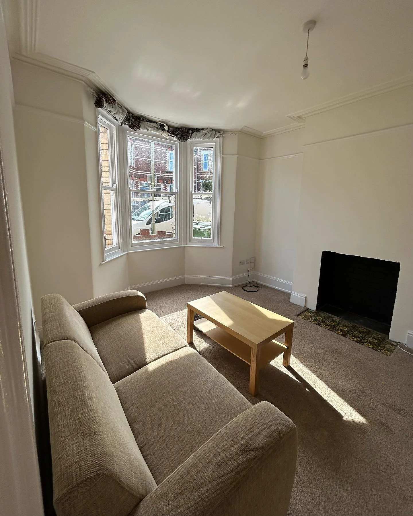 Jasmine white paired with Dulux High Gloss for the woodwork is a perfect match for this property🎨