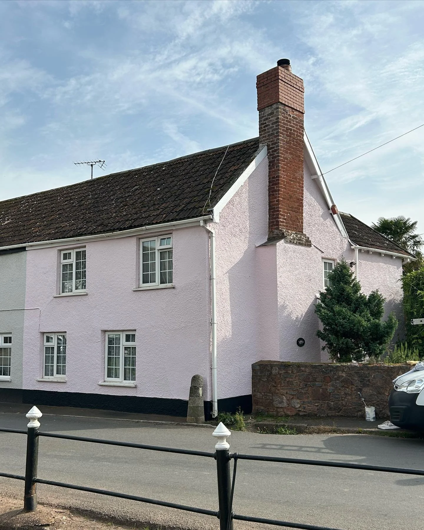 Big change in colour for this property in Thorverton, who else wants a pink house👀
