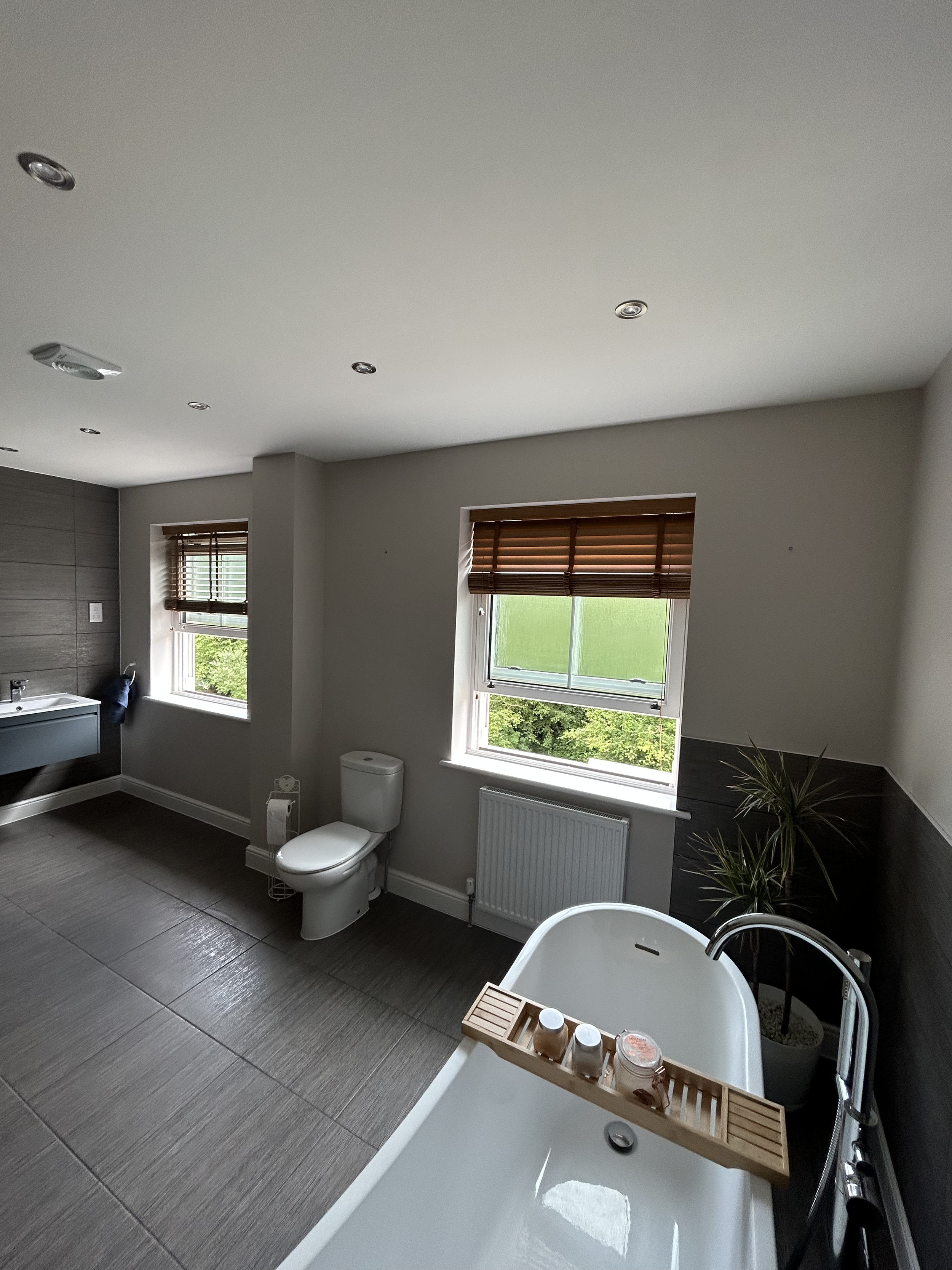 Bathroom R 2 .png