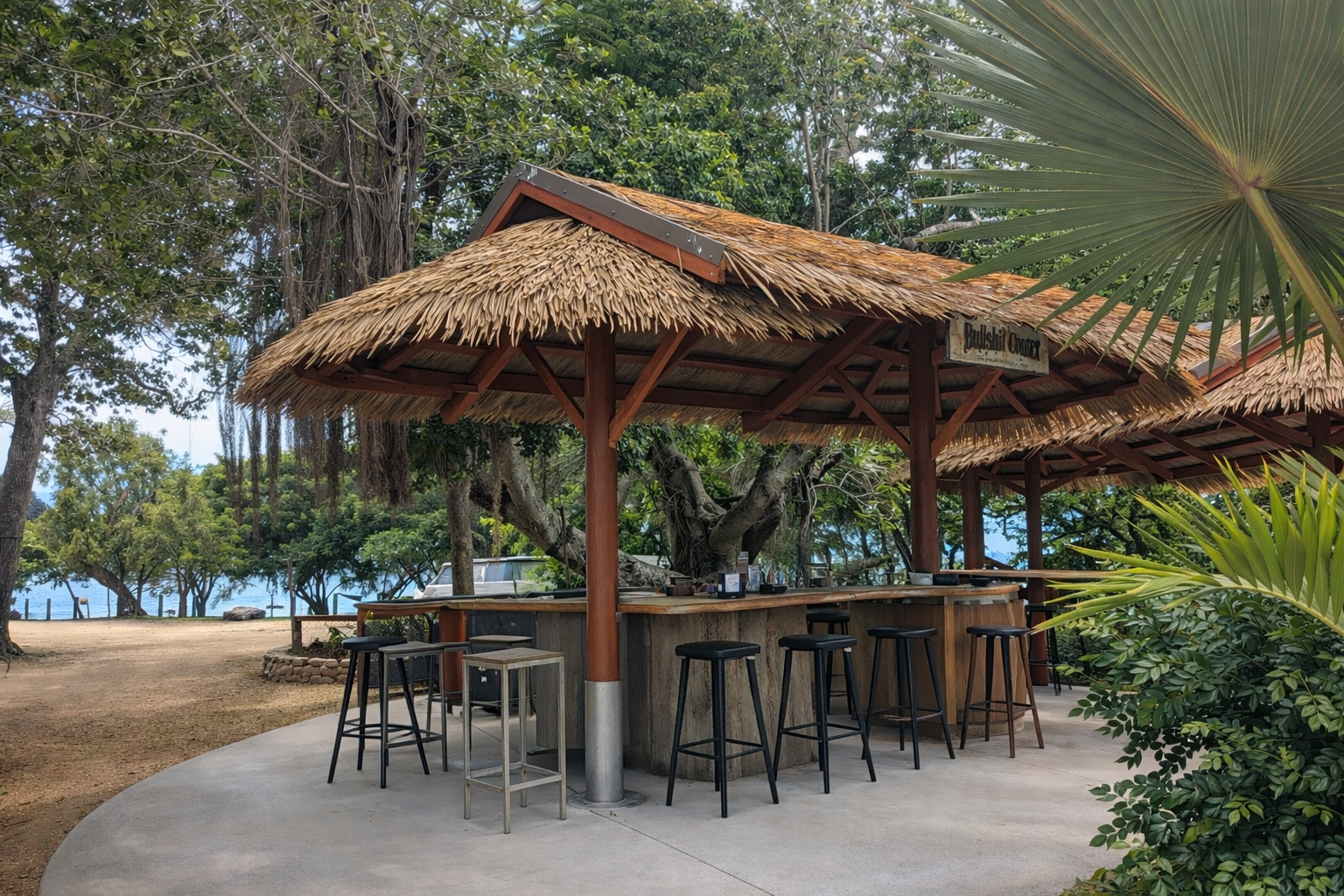 Four-post tropical compass hut bar at Dingo Beach