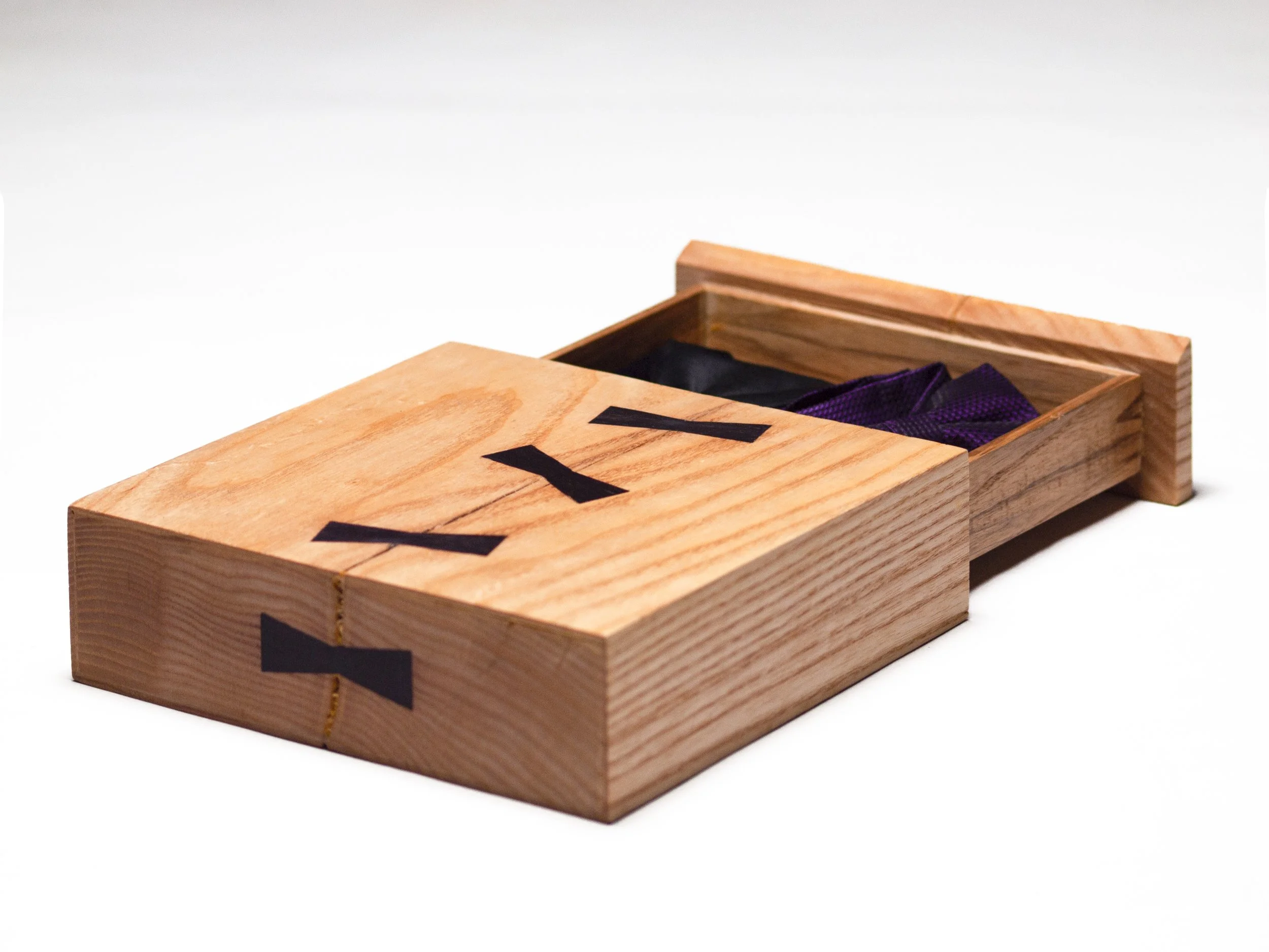 Bowtie box from behind- P5237101.jpg