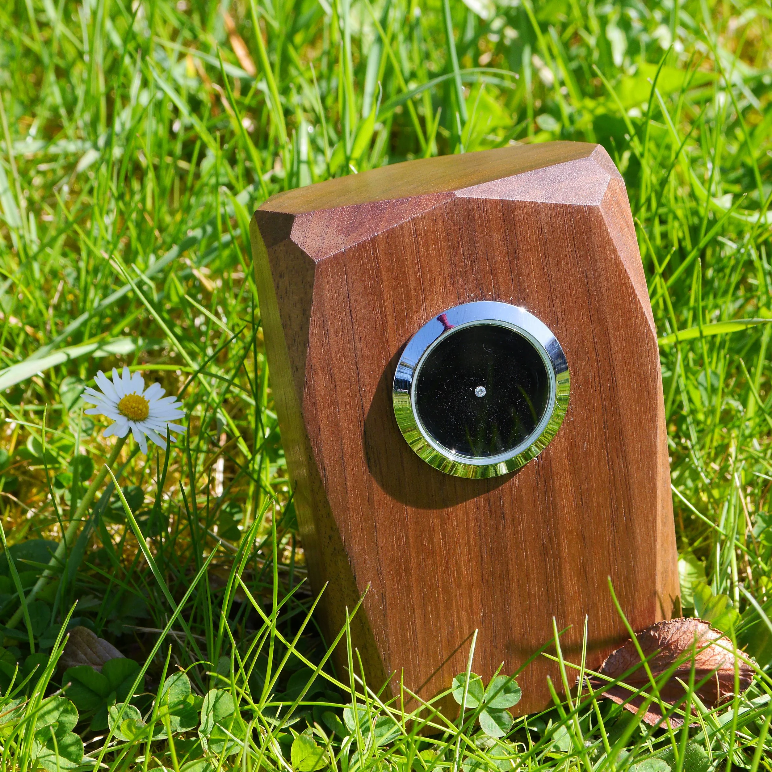 Gemstone display holder- P1070622.jpg