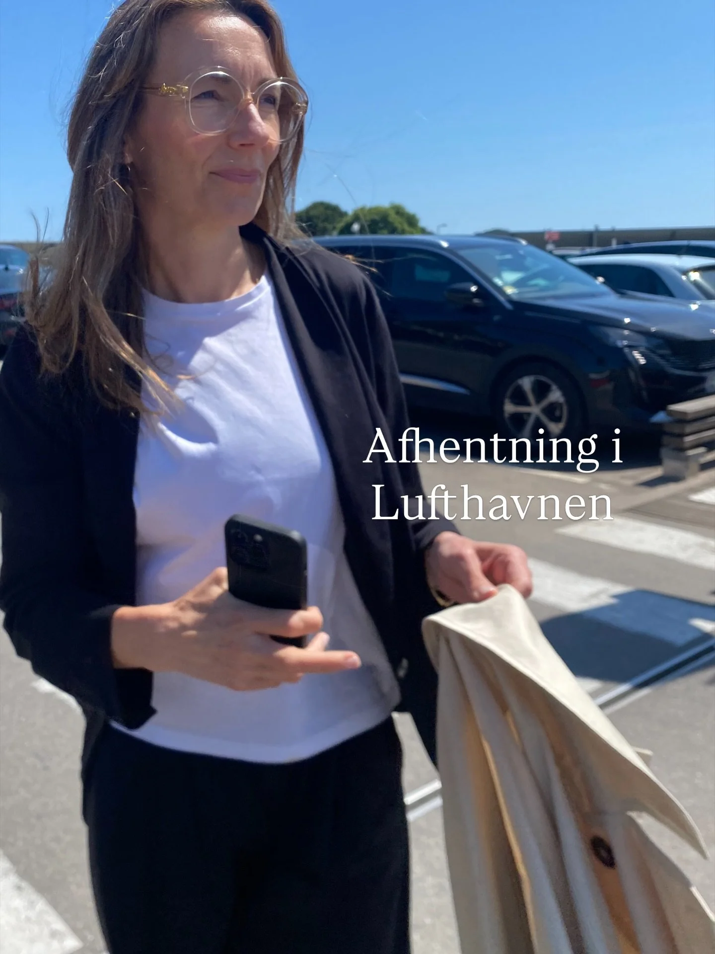 Der er selvf&oslash;lgelig service inkluderet 😉

Hvis du lander i Montpellier henter vi dig, s&aring; du ikke skal t&aelig;nke p&aring; transfer fra lufthavnen. 

p&aring; ankomstsdagen bliver du naturligvis budt velkommen med et glas lokale bobler 