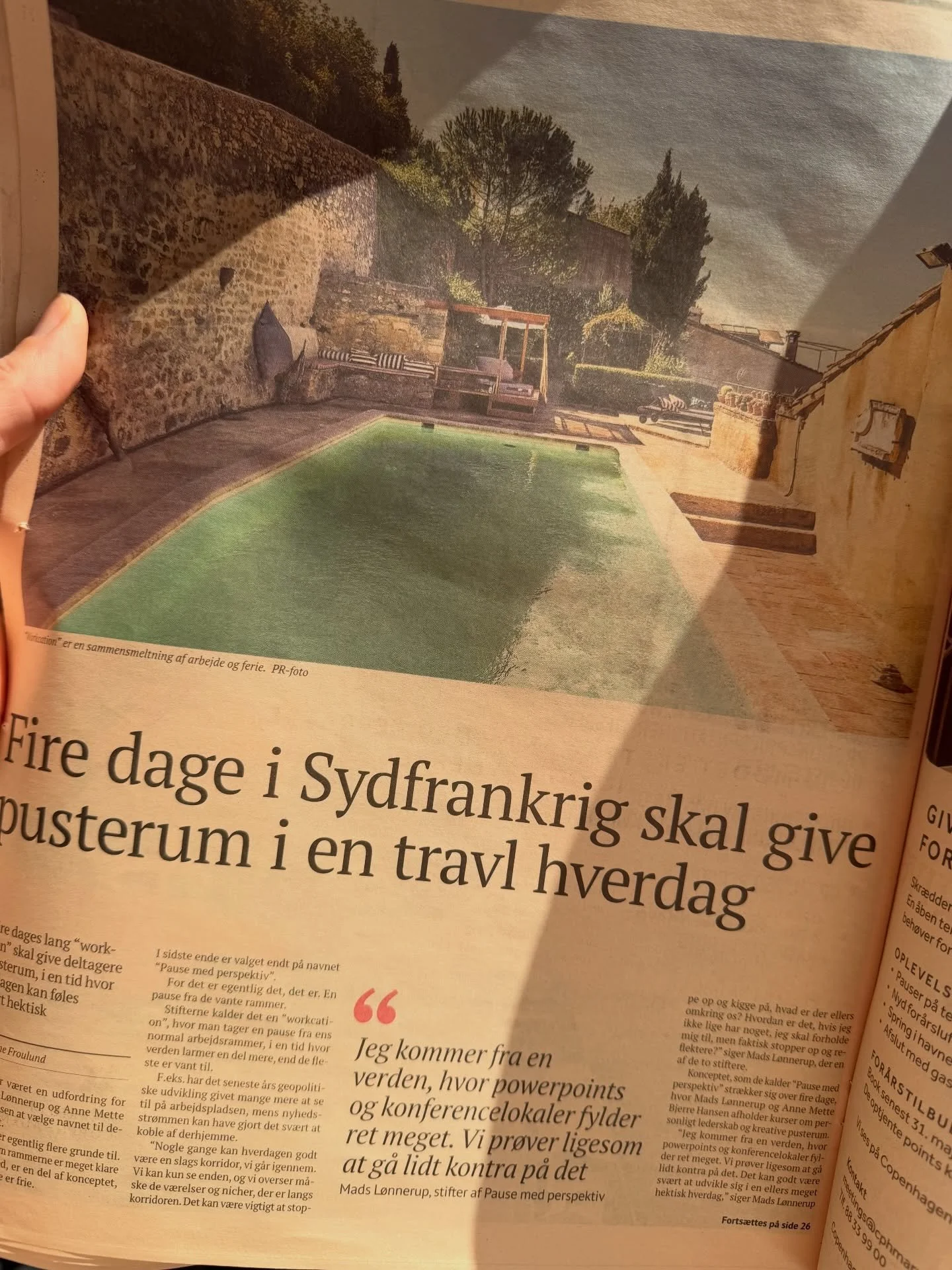 Kender du f&oslash;lelsen af, at der aldrig er tid til andet end drift?

Altid noget, der kommer ind fra h&oslash;jre,
lige n&aring;r du er ved at fordybe dig.

Dagene g&aring;r.
Beslutninger bliver taget hurtigt.
Og der er sj&aelig;ldent tid til at 