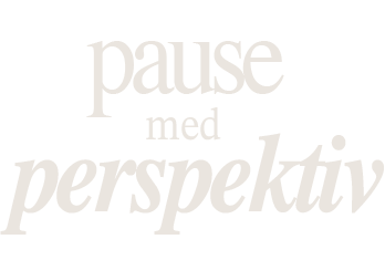 Text image with the words 'pause med perspektiv' on a black background. logo for retreat and network get-away