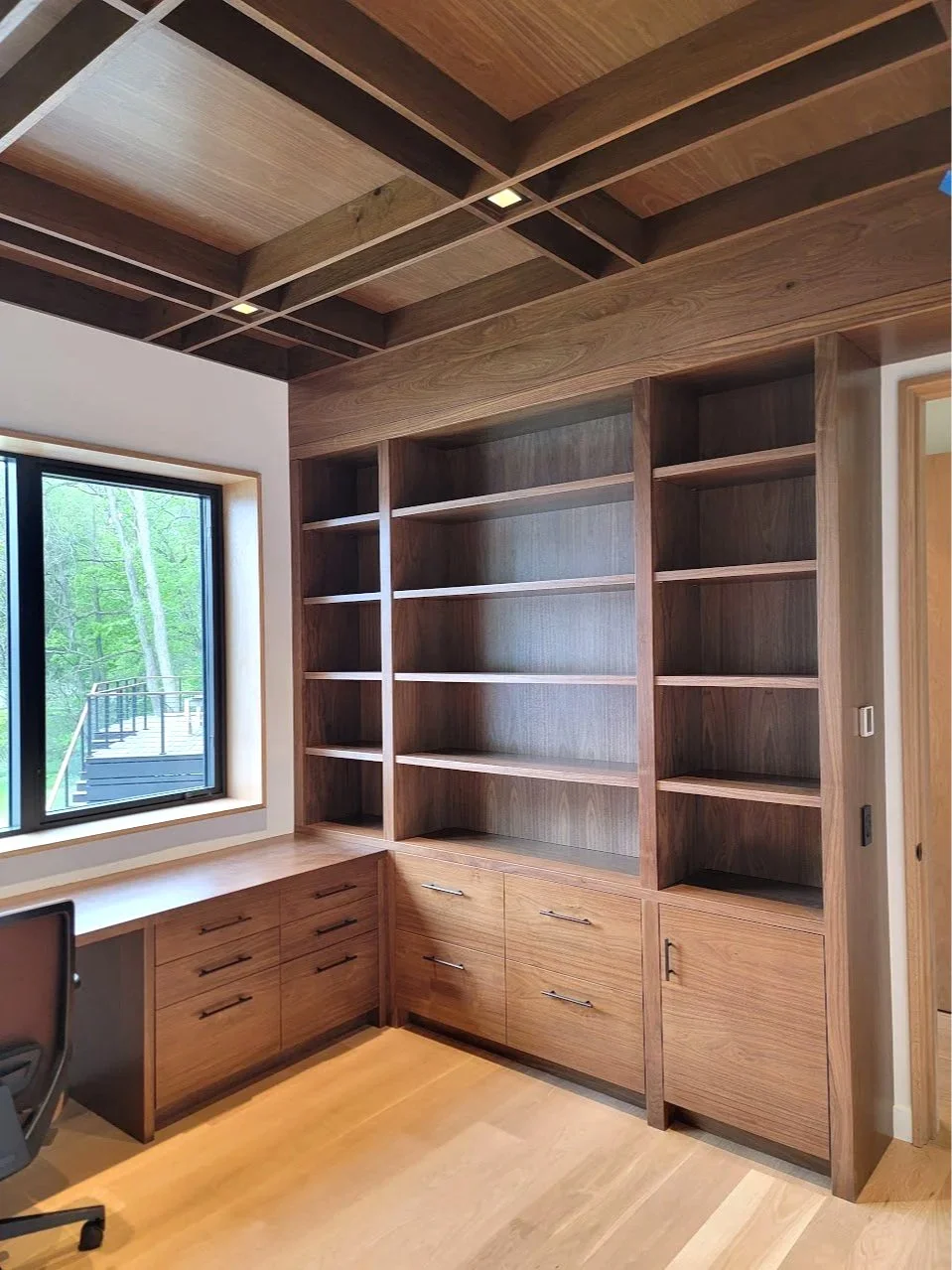 Custom-milled ceiling detailing in the home office, reinforcing material consistency and architectural rhythm.