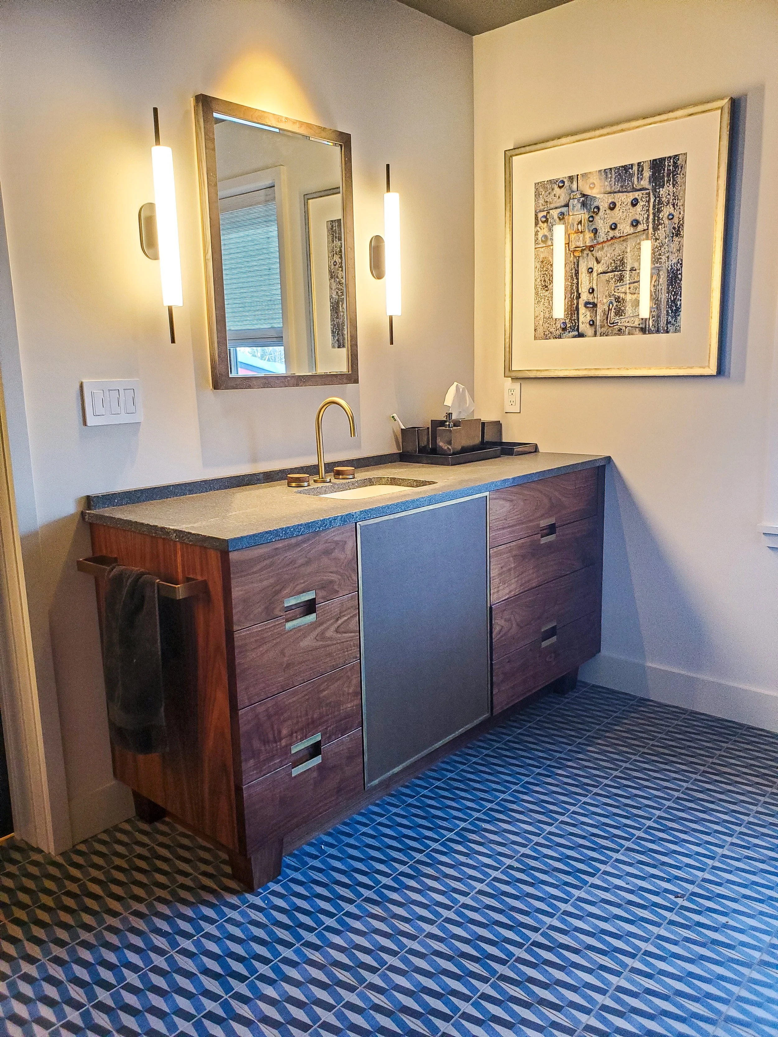 Norwich VT Modern Cabinetry (13).jpg