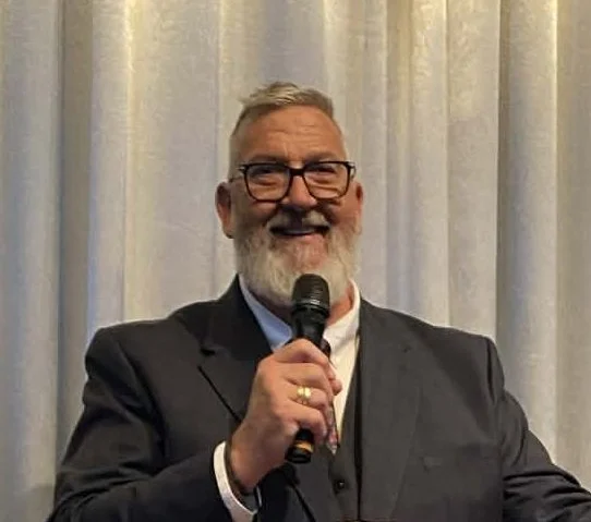 Emotional wedding ceremony moment with Brisbane North celebrant Chris Zilm