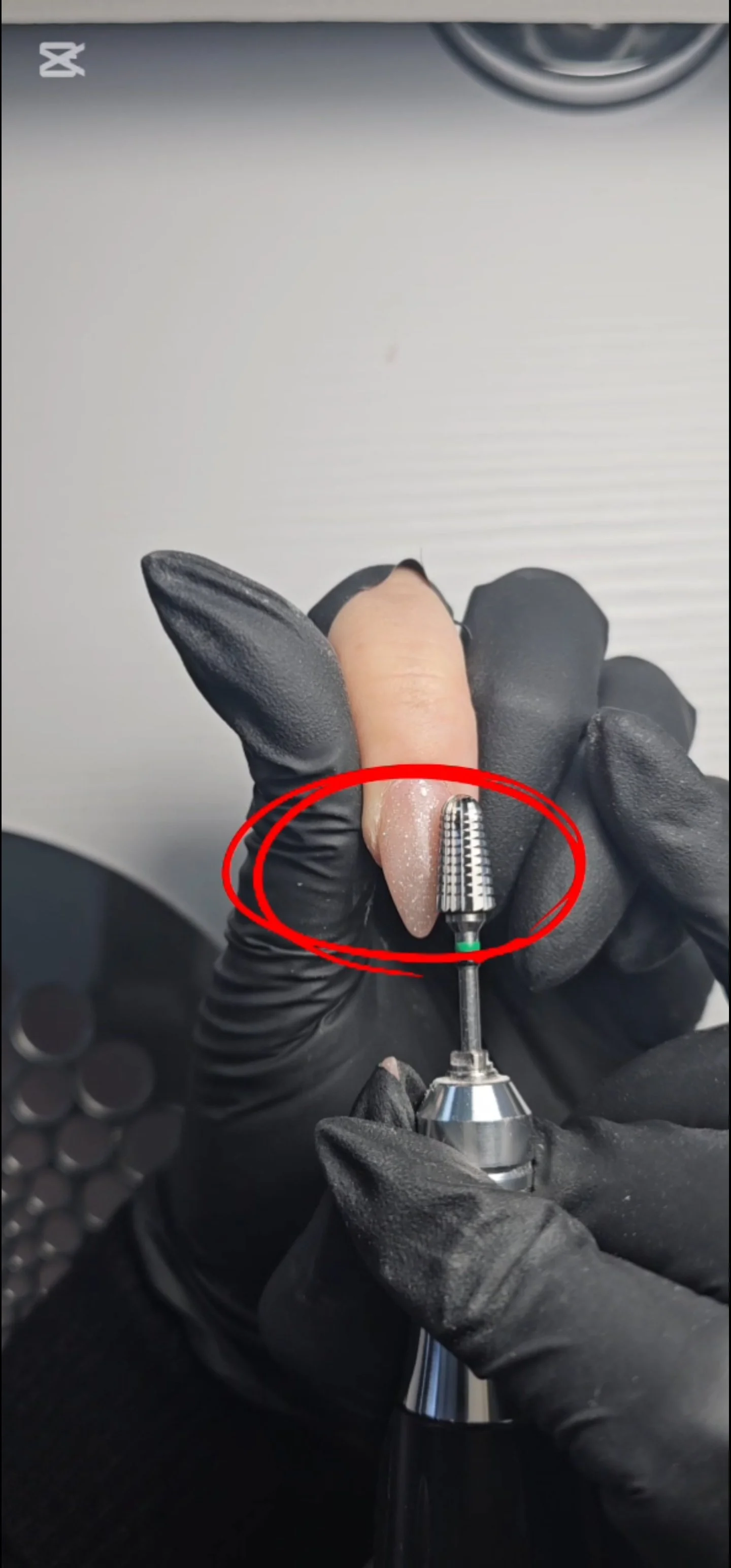 Közeli felületreszelési technika gyakorlása saját kézen