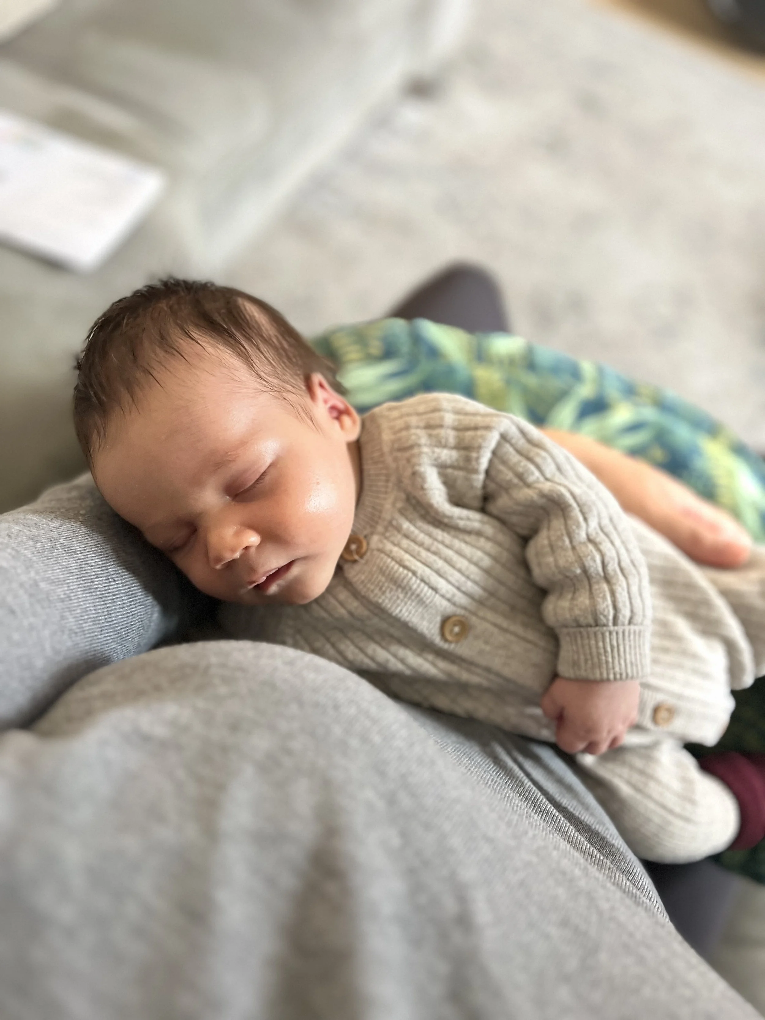 A sleeping baby who is an independent sleeper and fallen asleep independently