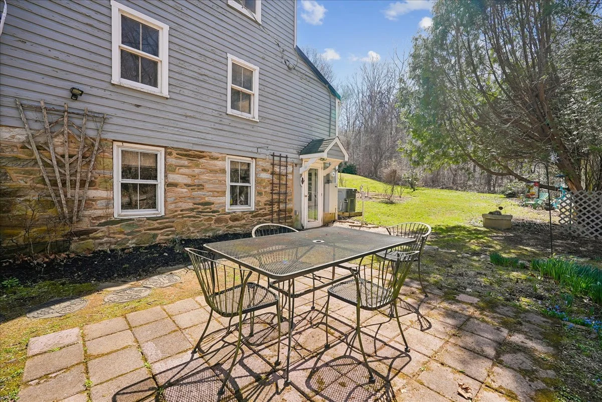 16-samantha-bard-13064-furnace-mountain-rd-patio-stone-wall-backyard-lovettsville-va-20180.jpg