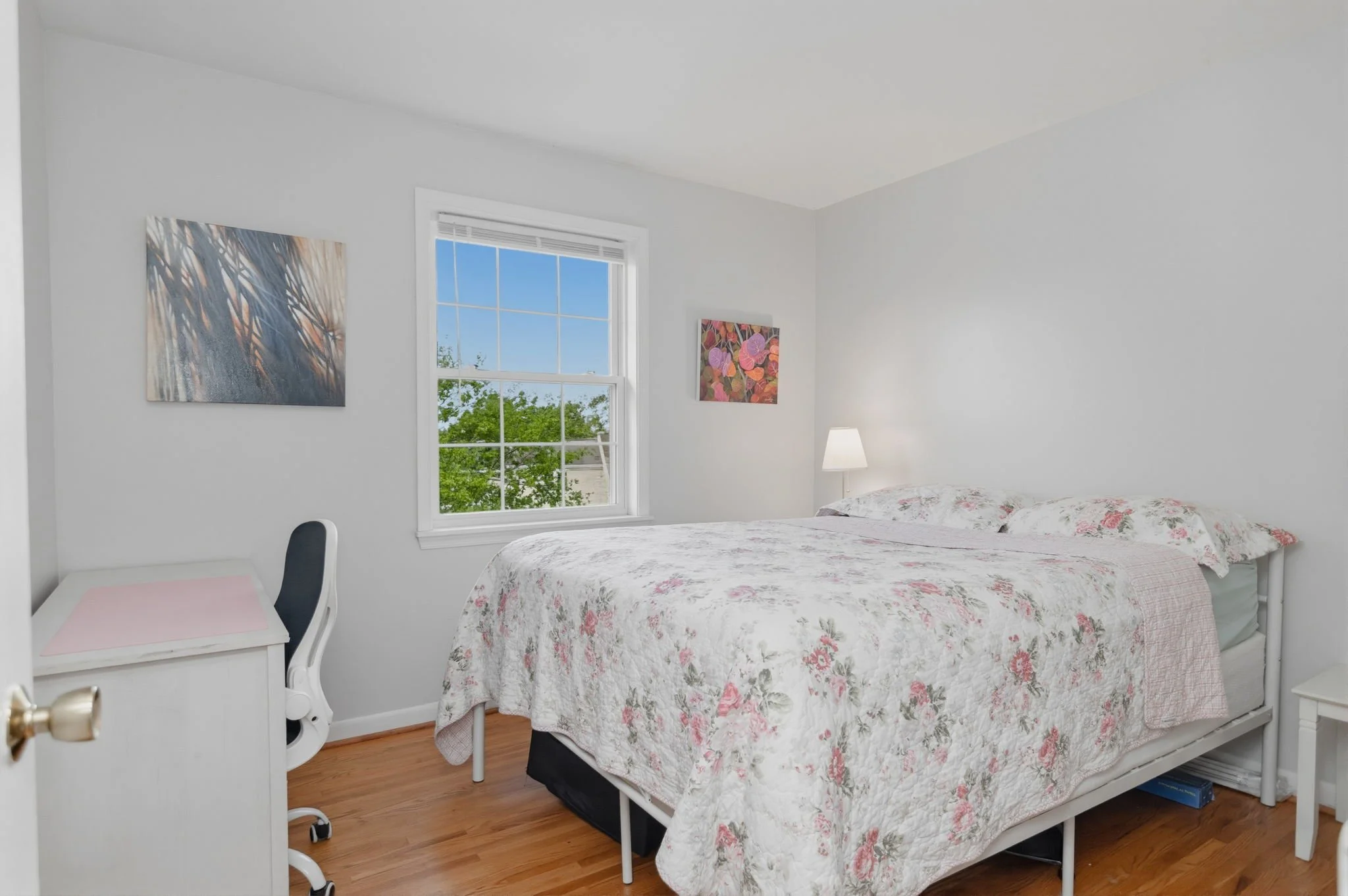 19-samantha-bard-13703-penwith-ct-bedroom-two-hardwood-floors-bright-window-chantilly-va-20151.jpg