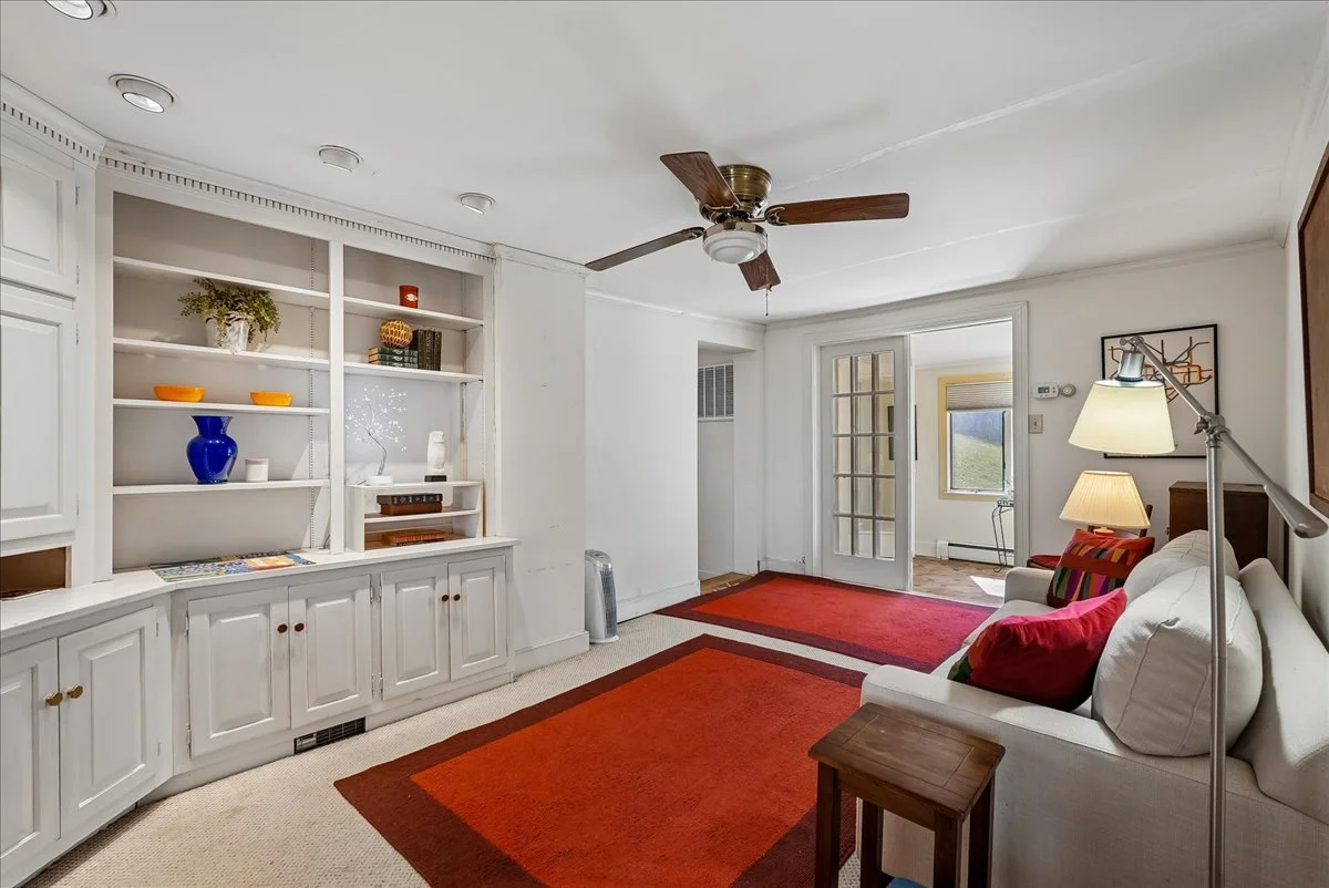 40-samantha-bard-13064-furnace-mountain-rd-family-room-white-built-ins-lovettsville-va-20180.jpg