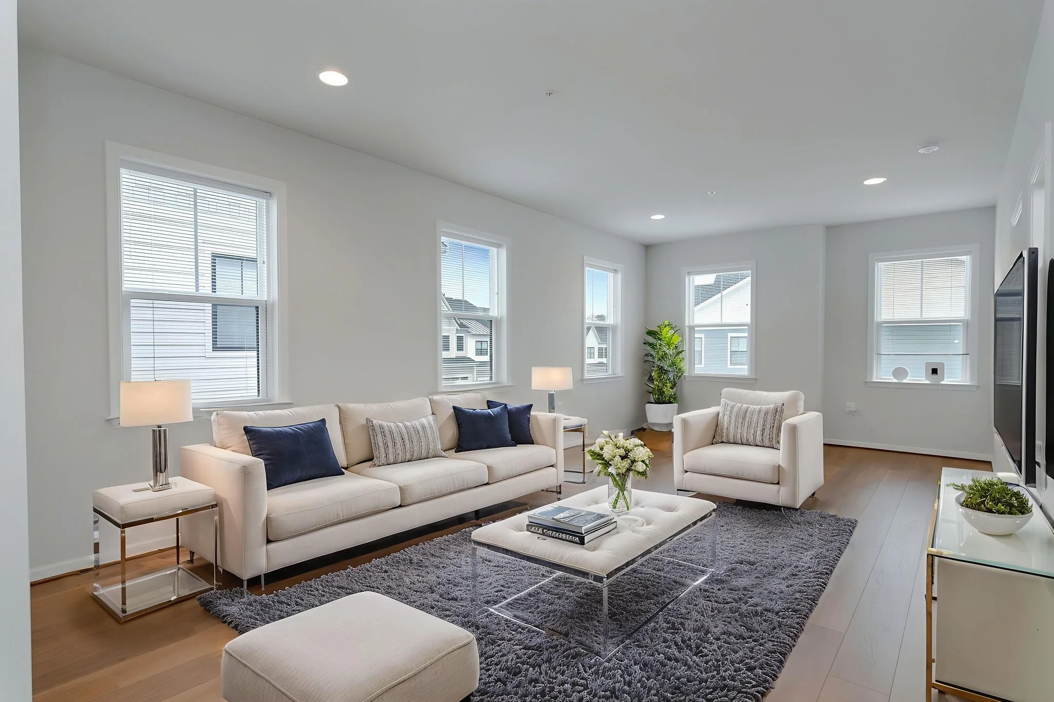 22-web-or-mls-EREM-33_4 virtually staged.jpeg