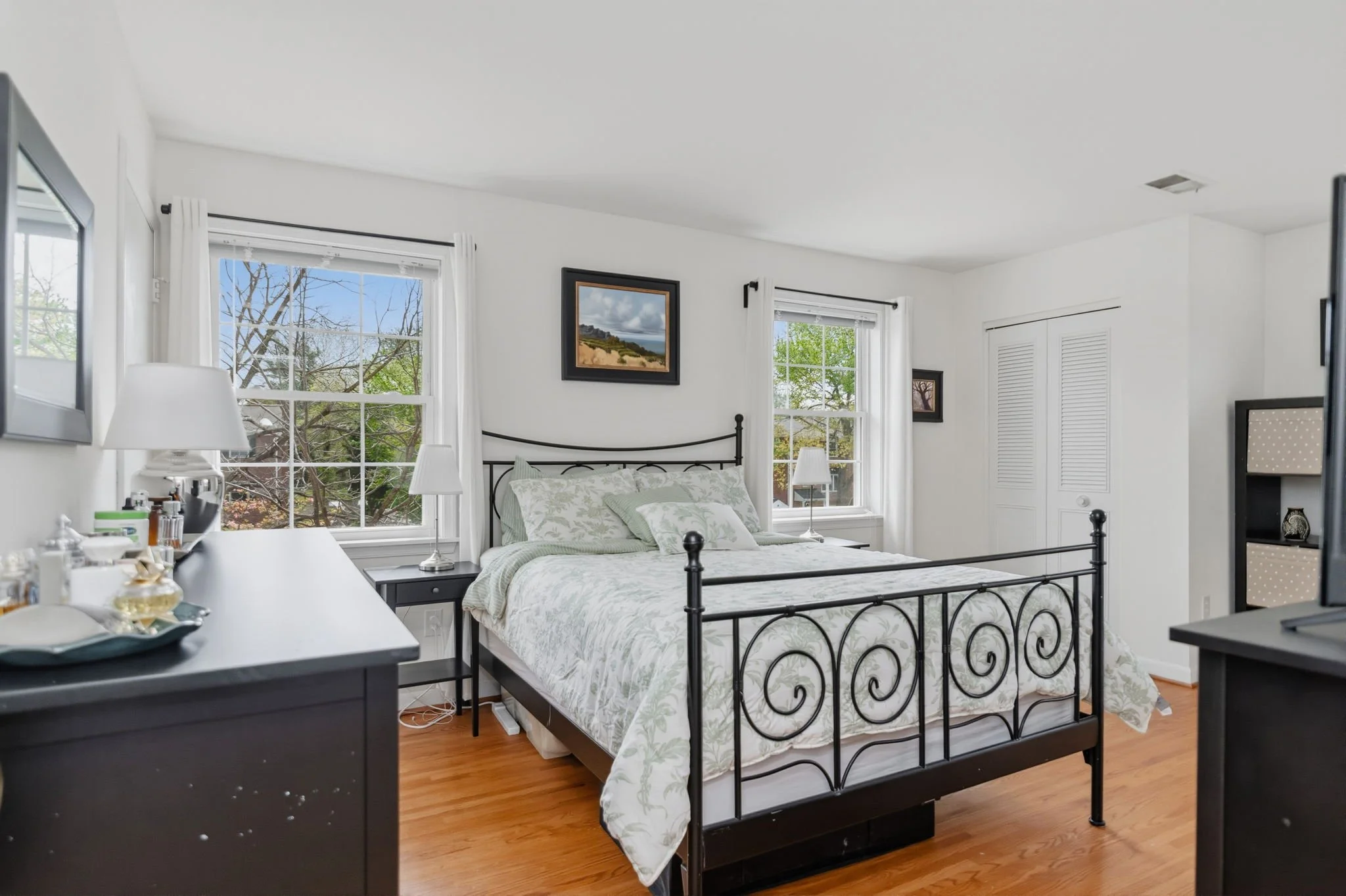 15-samantha-bard-13703-penwith-ct-primary-bedroom-iron-bed-hardwood-floors-chantilly-va-20151.jpg