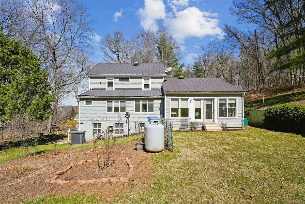 12-samantha-bard-13064-furnace-mountain-rd-rear-exterior-sunroom-garden-lovettsville-va-20180.jpg
